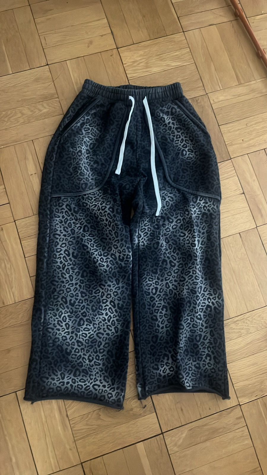 Other Black and Gray Cheetah Print Baggy Sweats Size US 28 / EU 44 - 1 Thumbnail