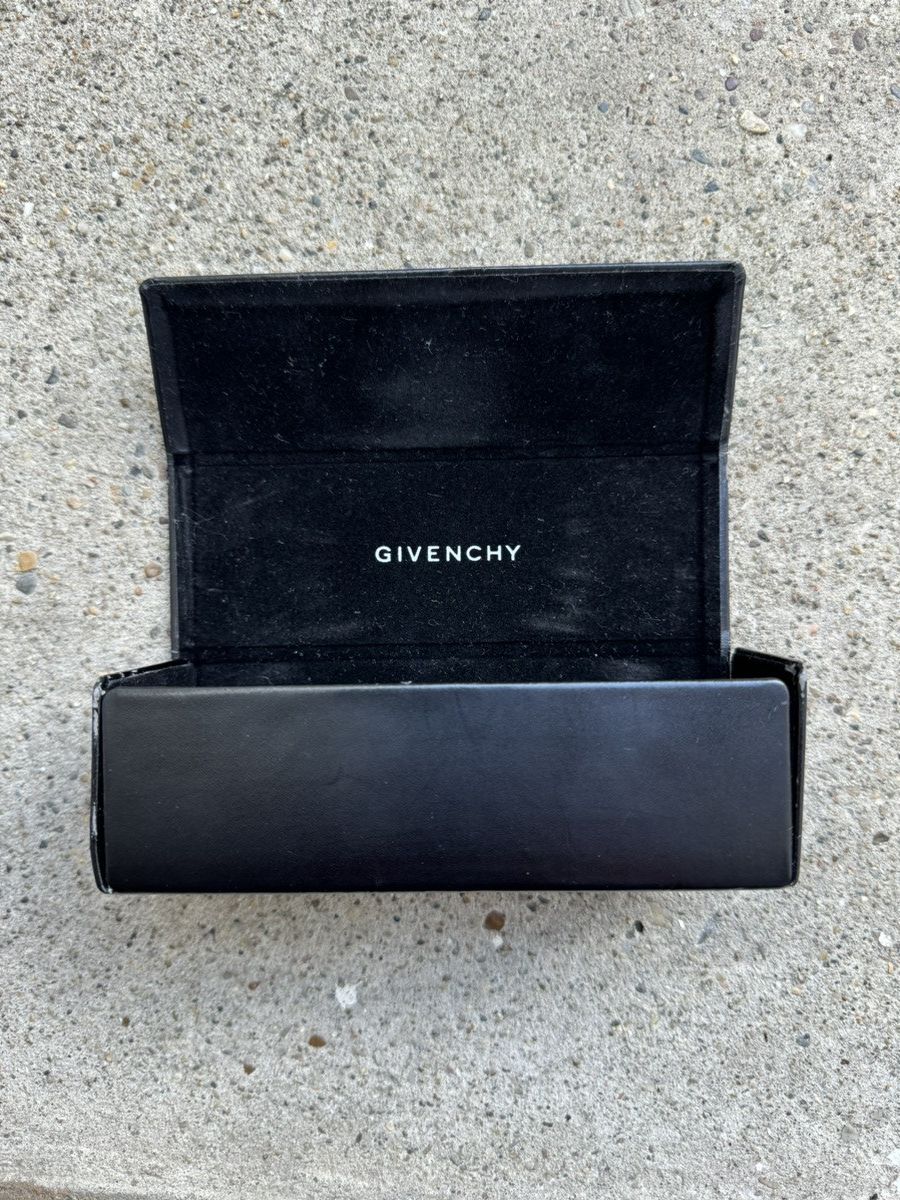 Givenchy Givenchy SGV-760 sunglasses w/ original case… Size ONE SIZE - 11 Thumbnail