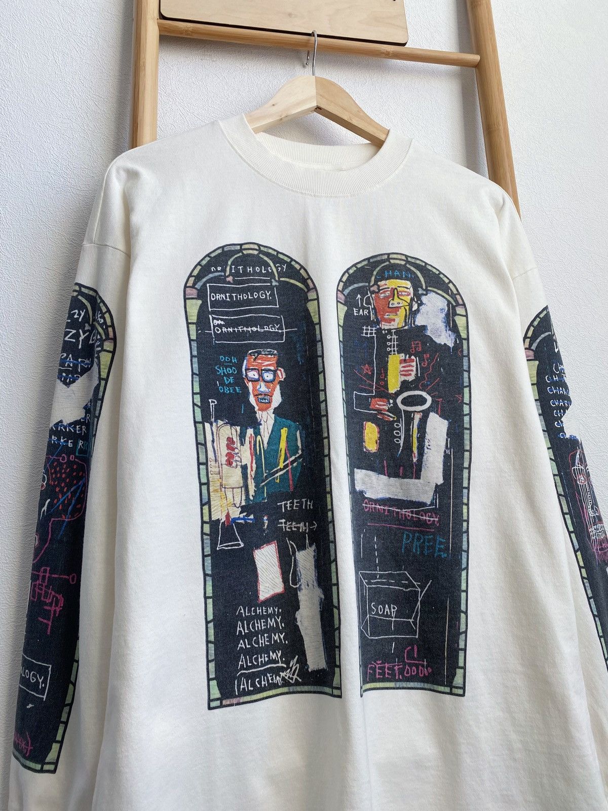 H&M × Jean-Michel Basquiat × Who Decides War WHO DECIDES WAR x BASQUIAT x H&M LONG SLEEVE RELAXED T-SHIRT Size US S / EU 44-46 / 1 - 3 Thumbnail