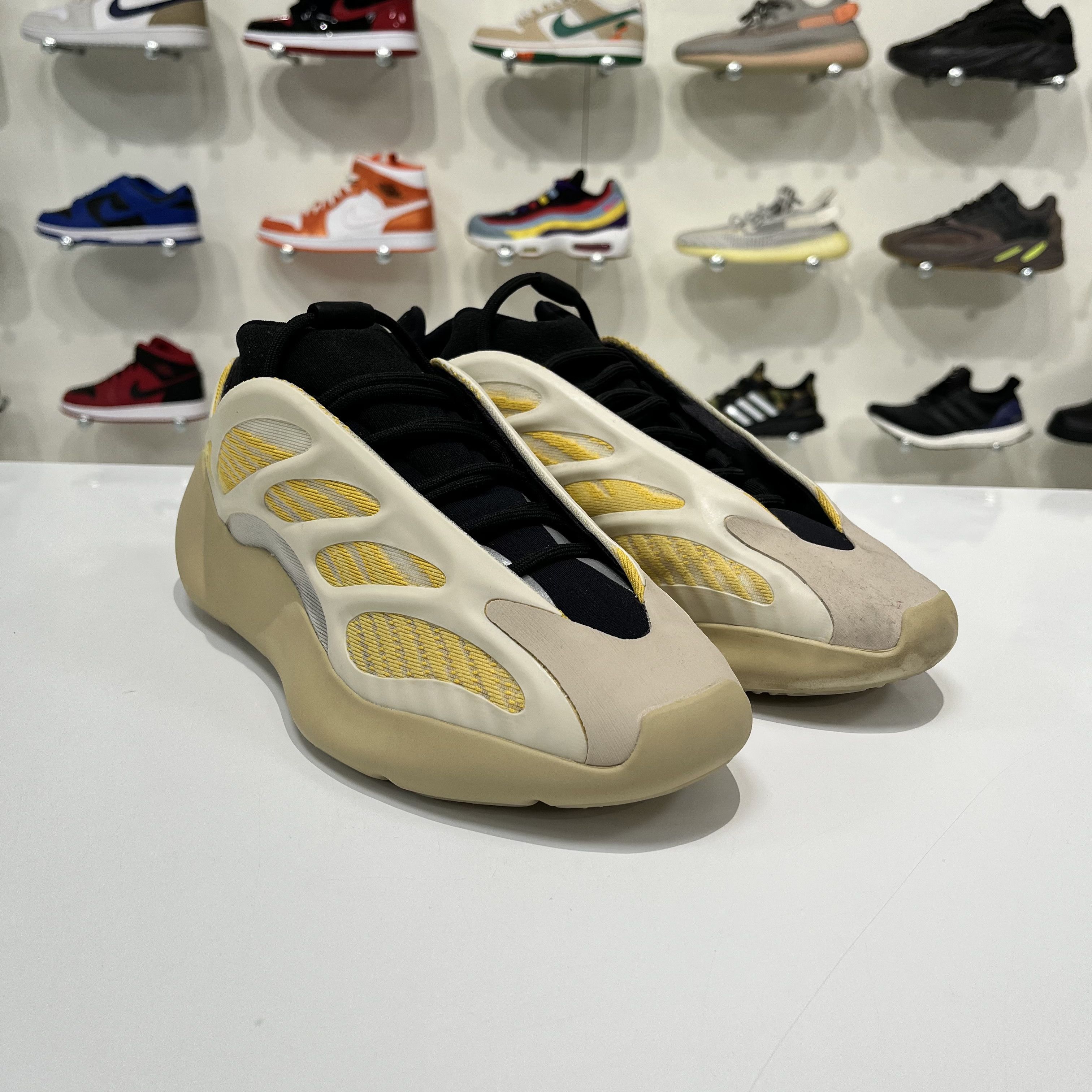 Adidas Adidas Yeezy 700 V3 Safflower Size US 8.5 / EU 41-42 - 8 Thumbnail