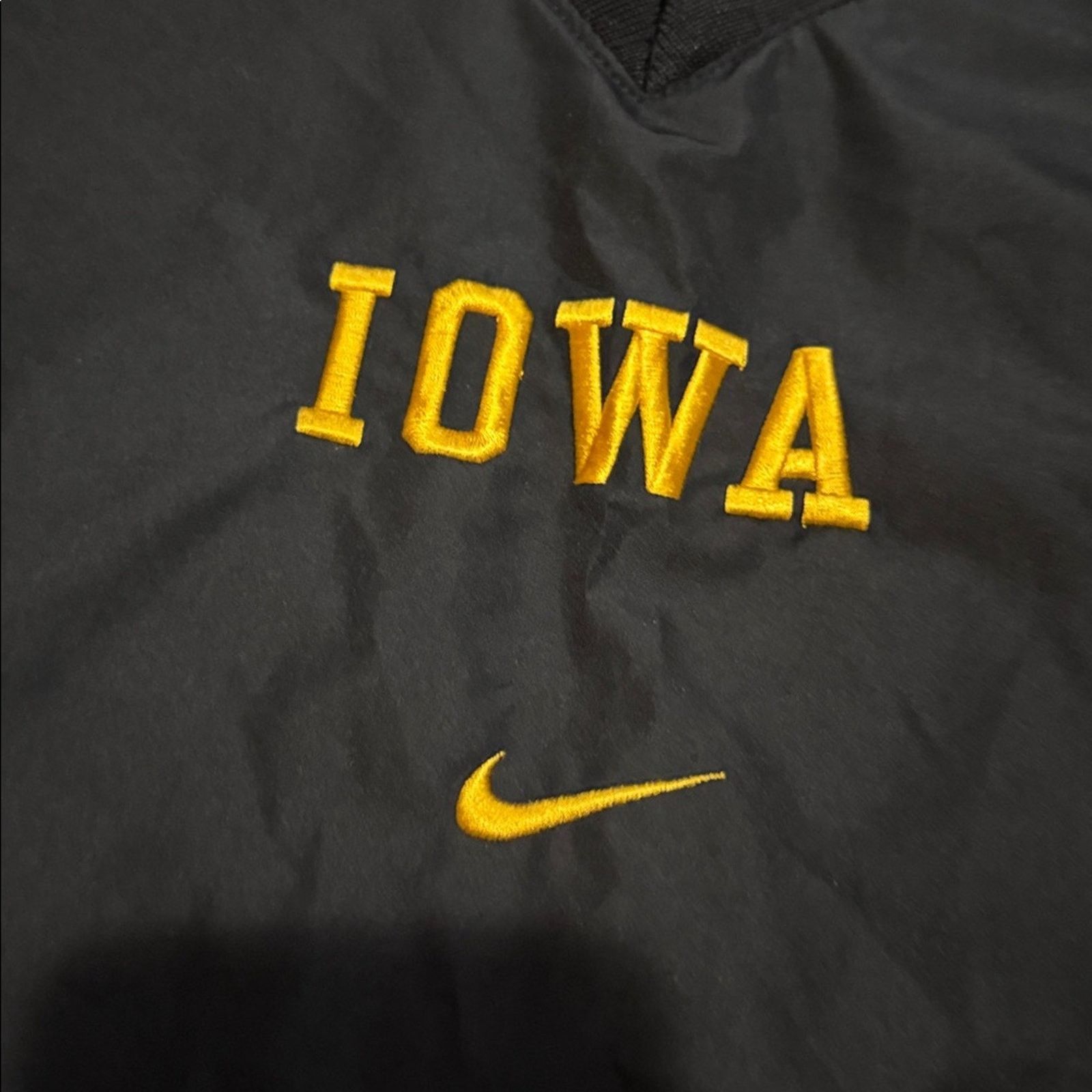 Nike 90s Nike Team Clima Iowa Hawkeyes Center Swoosh Windbreaker Size US L / EU 52-54 / 3 - 5 Thumbnail