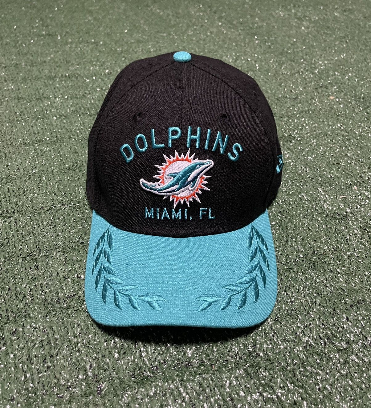 New Era Miami Dolphins Cap 2025 Draft 39Thirty New Era Large-XLarge Size ONE SIZE - 1 Thumbnail