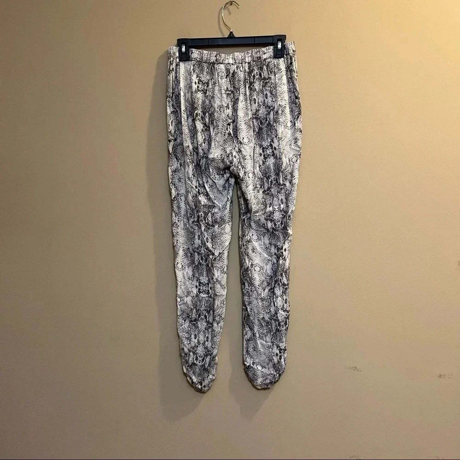 Other Miss Selfridge Pleated Soft Pants Snake Skin Women’s Size 6 Size 28" / US 6 / IT 42 - 12 Thumbnail