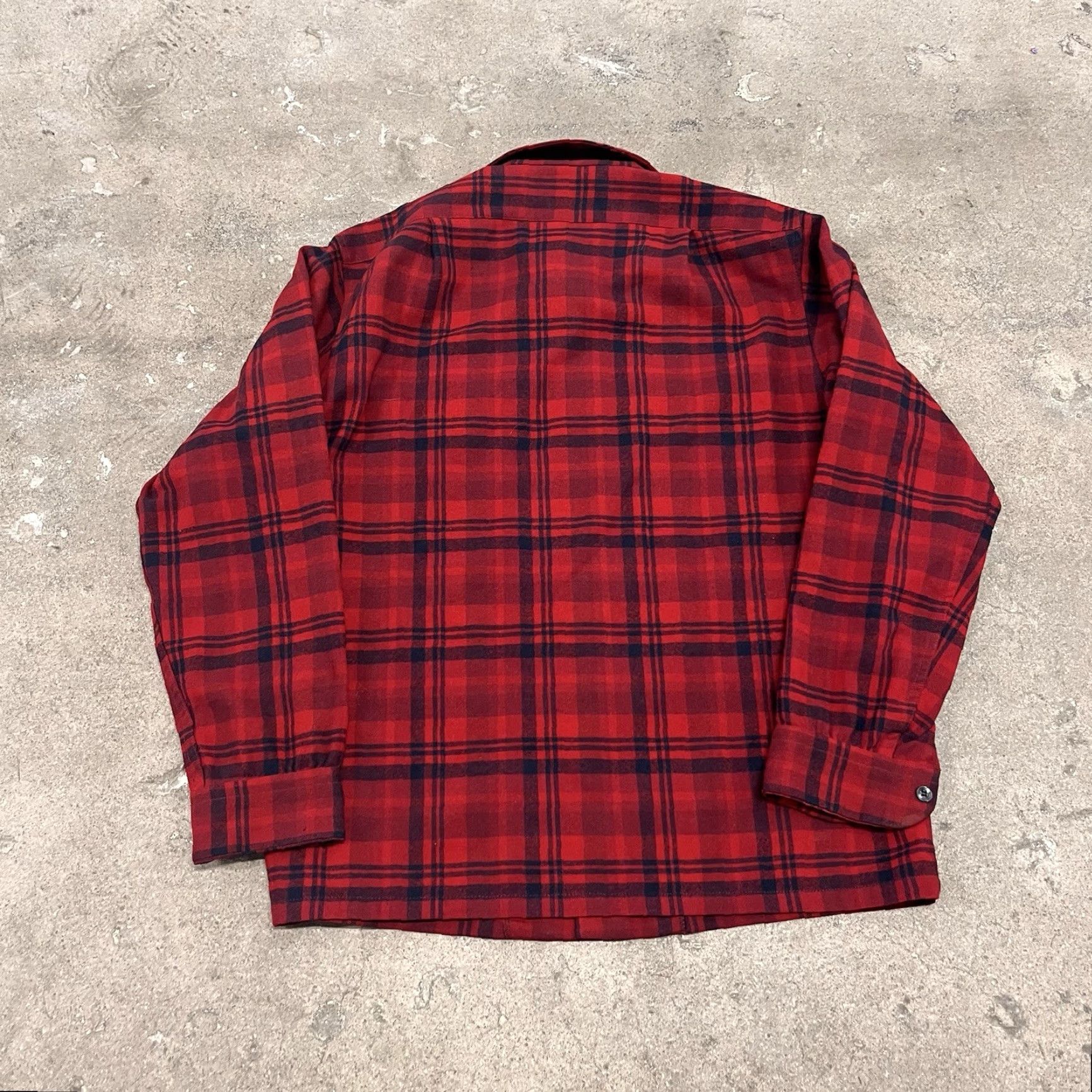 Pendleton VINTAGE Pendleton Board Shirt Red Plaid Flannel Wool Mens Large Loop Collar Size US L / EU 52-54 / 3 - 3 Thumbnail