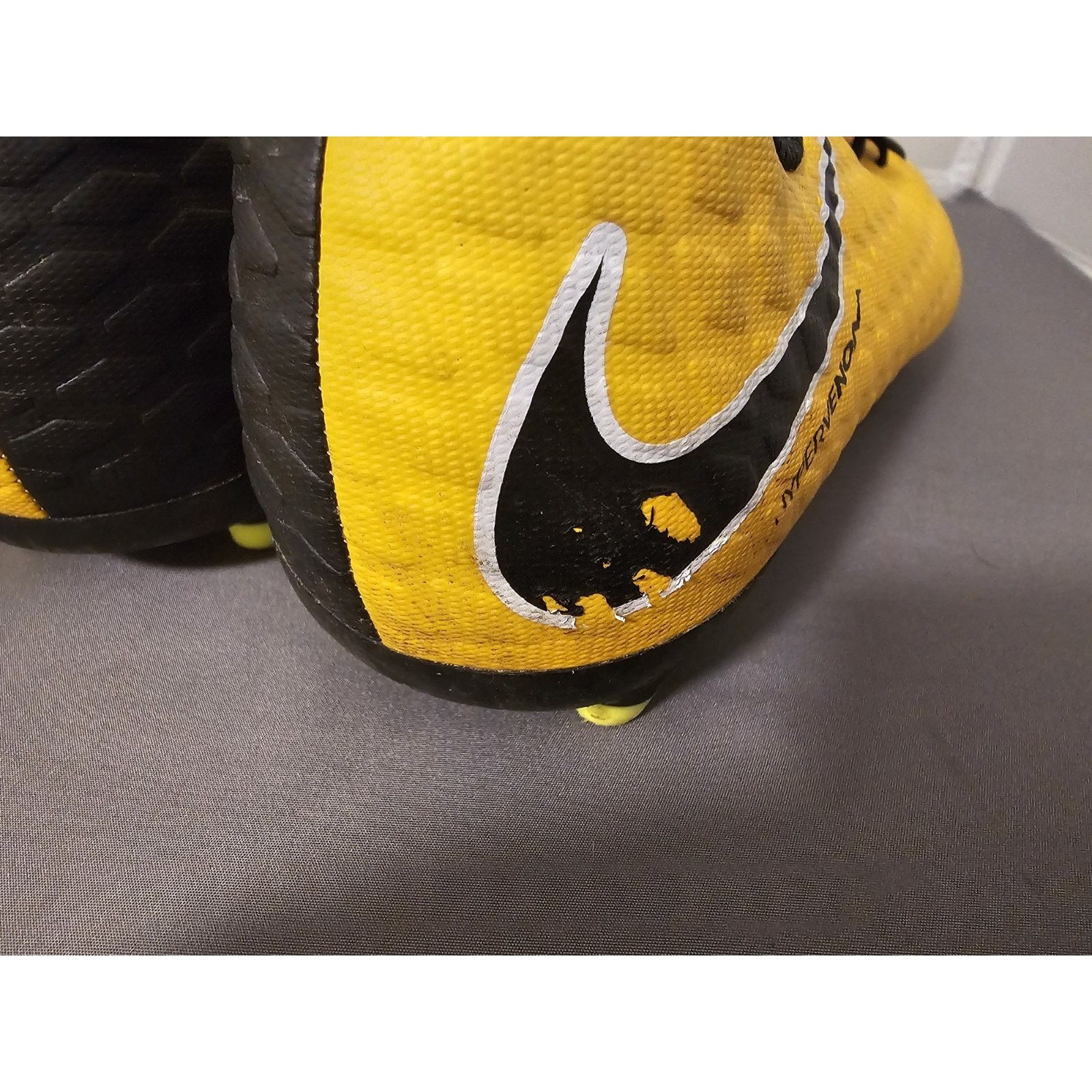 Nike Nike Jr Hypervenom Phelon III FG Kid's 6Y/38.5 Black/Yellow Size US 6 / EU 39 - 12 Thumbnail