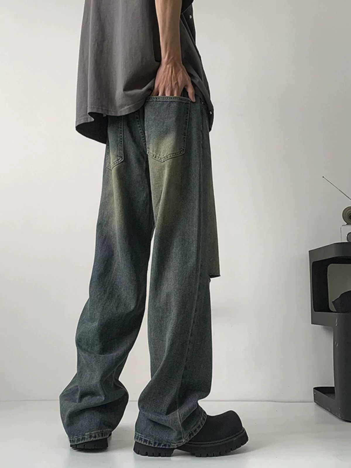 Vintage Retro men's washed and distressed cleanfit ripped jeans Size US 32 / EU 48 - 3 Thumbnail