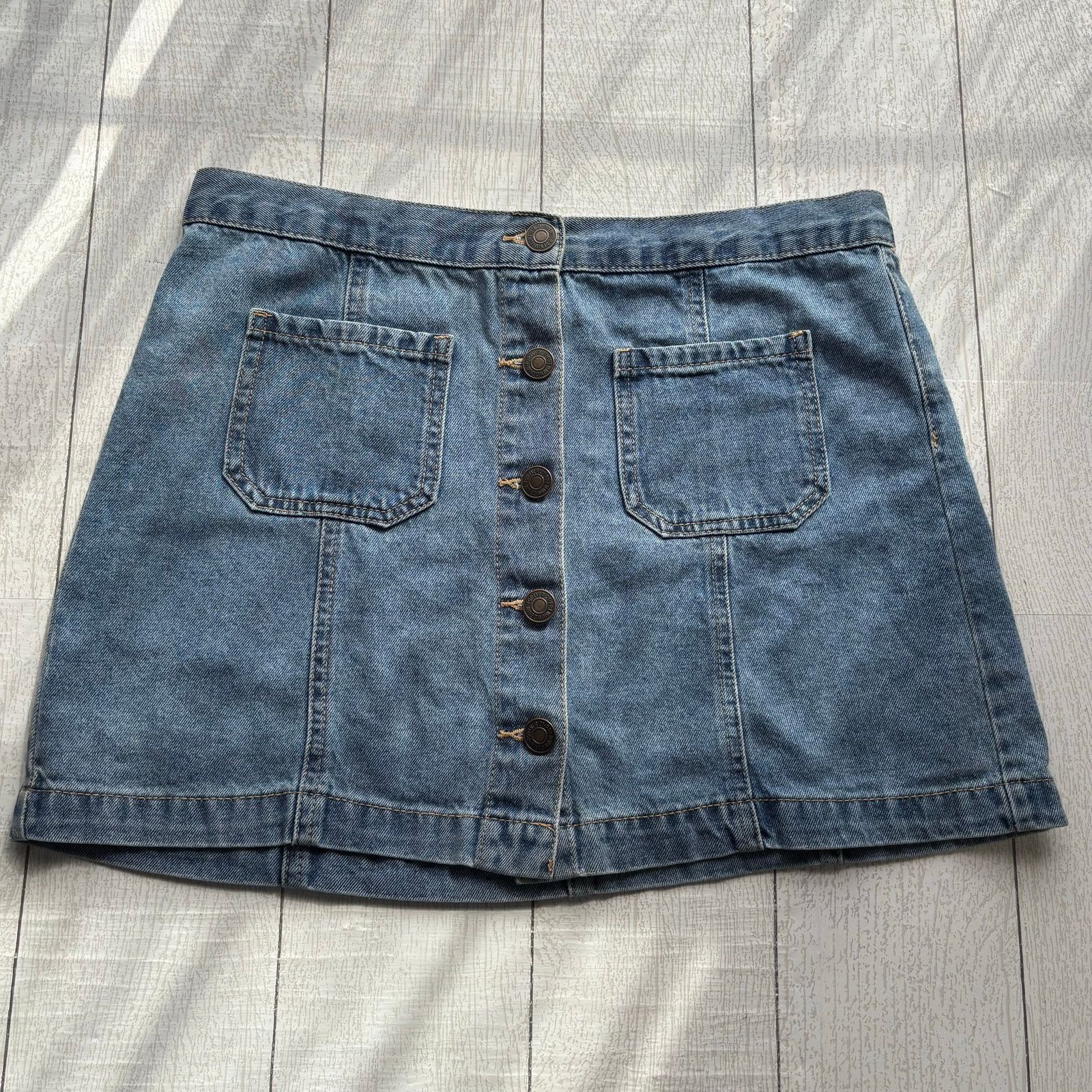 Forever 21 Forever 21 Blue Denim Button Front Mini Skirt Size 29 Size 32" / US 10 / IT 46 - 1 Thumbnail