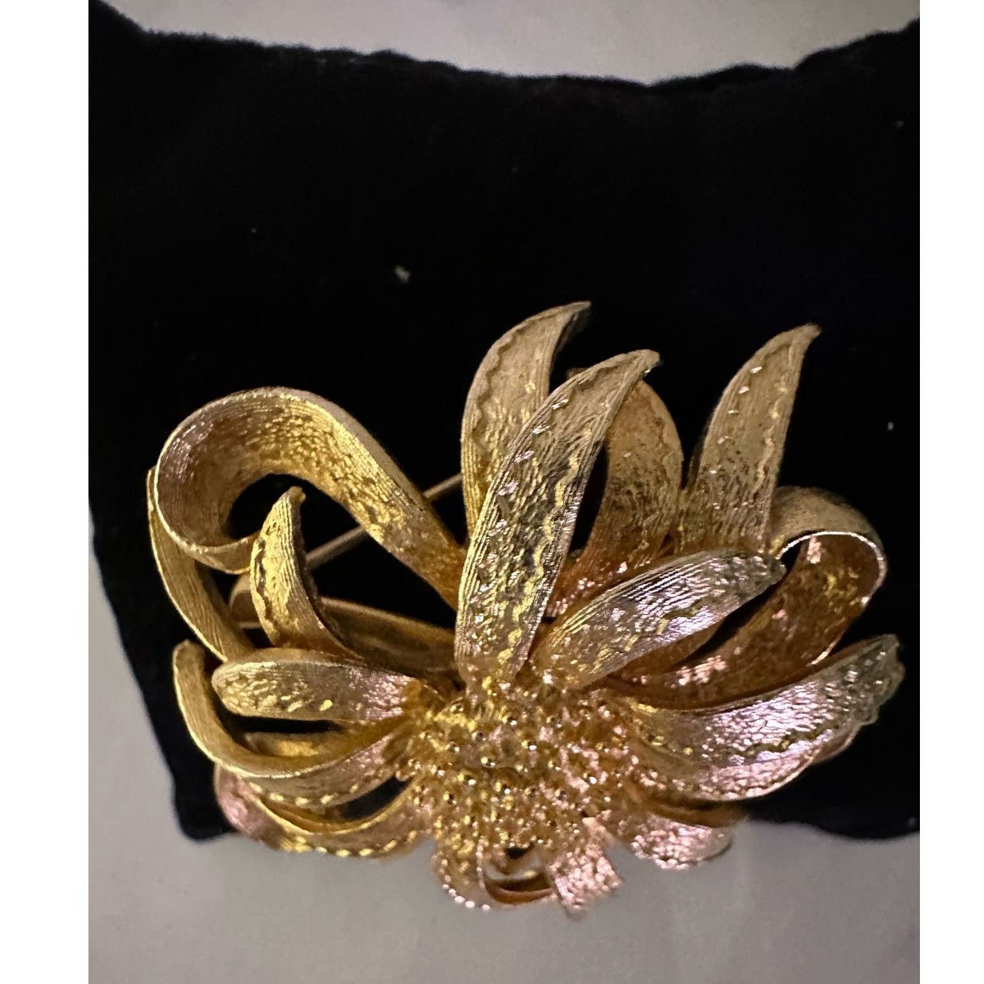 Vintage Gold Tone Flower Sunburst 2” Brooch Pin Atomic Vintage Size ONE SIZE - 3 Thumbnail