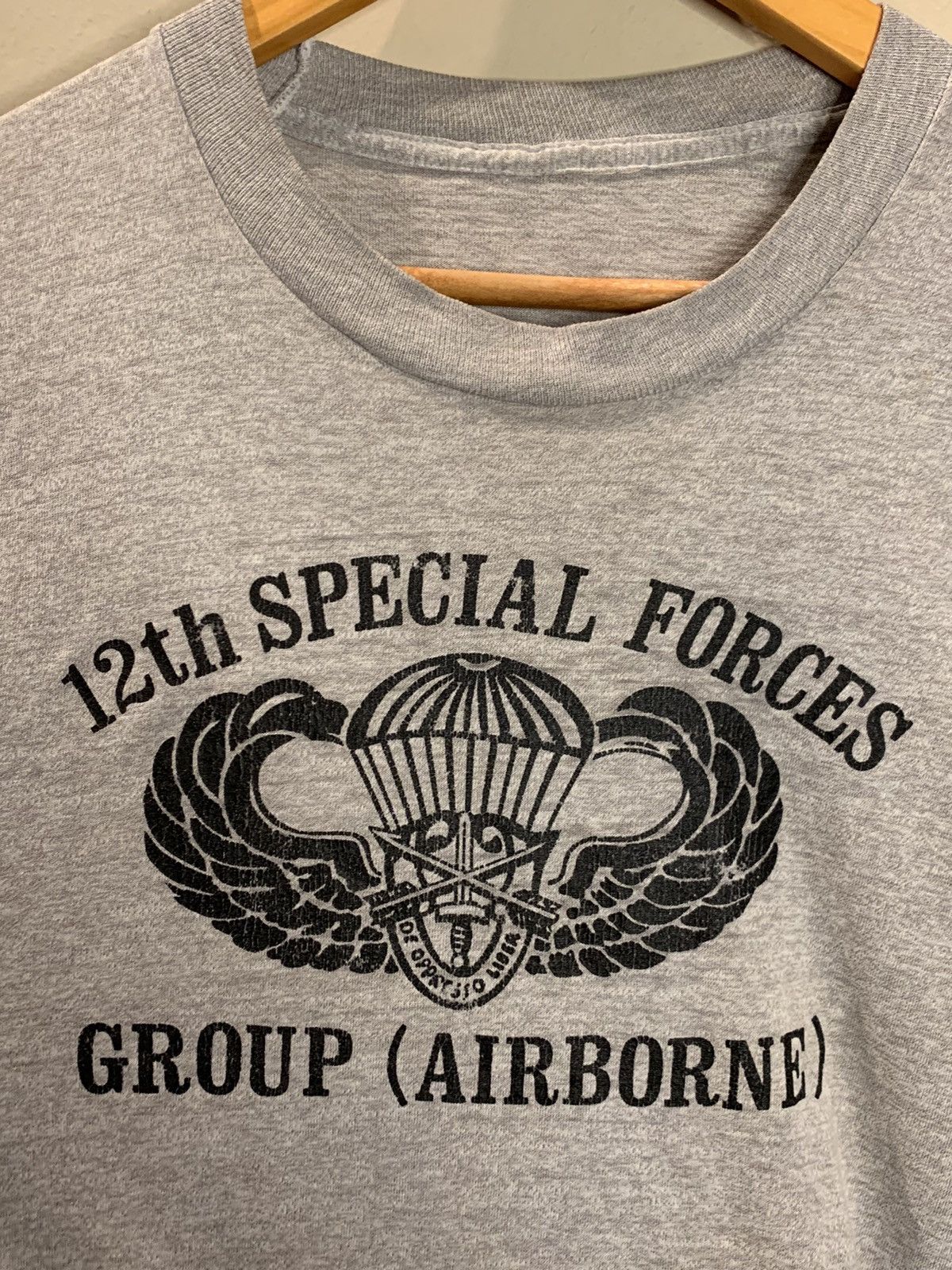 Vintage *RARE* Vintage 12th Special Forces Airborne Group T-Shirt Size US L / EU 52-54 / 3 - 2 Thumbnail