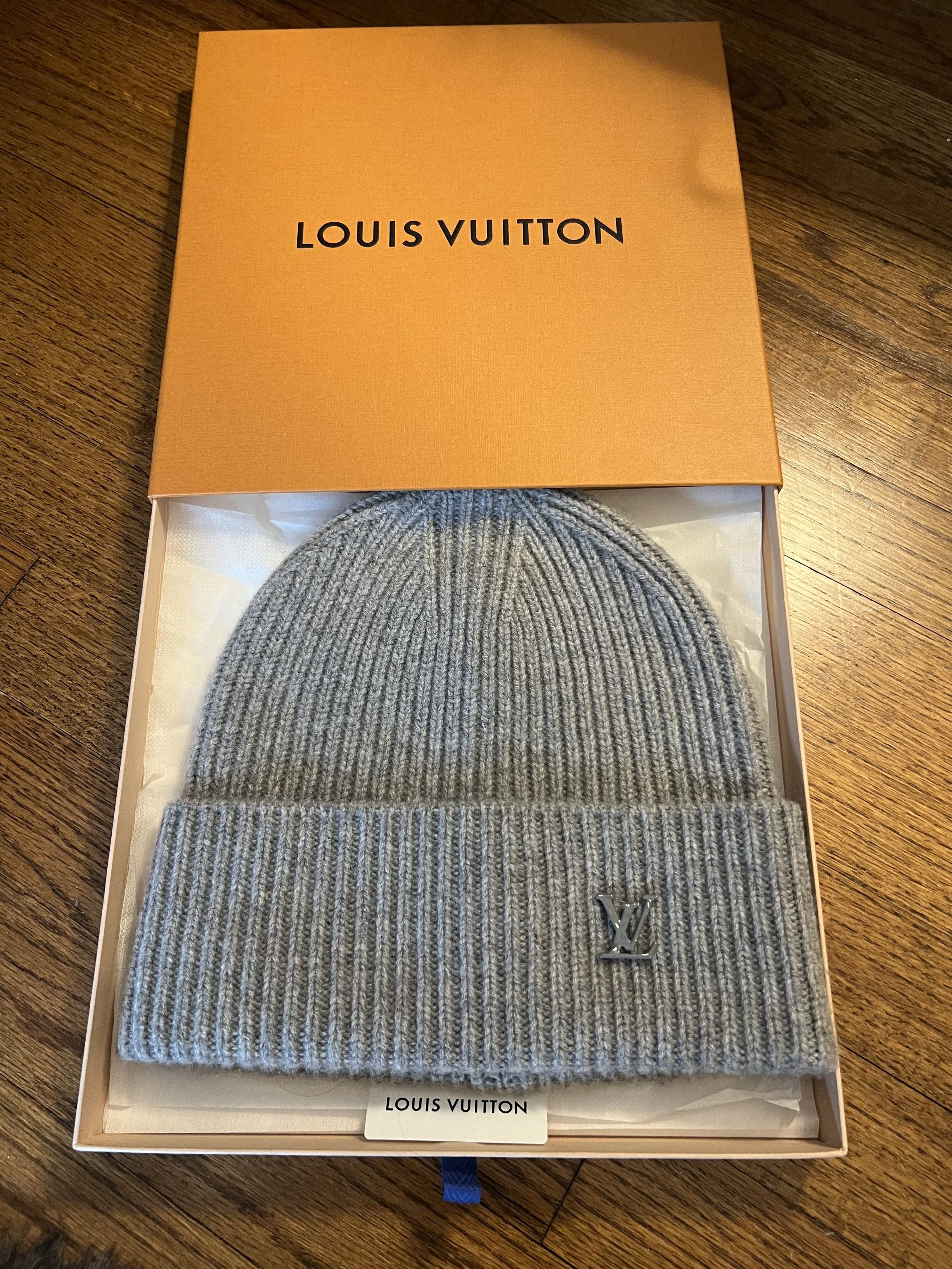 Louis Vuitton Louie Vuitton Ahead Cashmere Beanie Gray Size ONE SIZE - 1 Thumbnail
