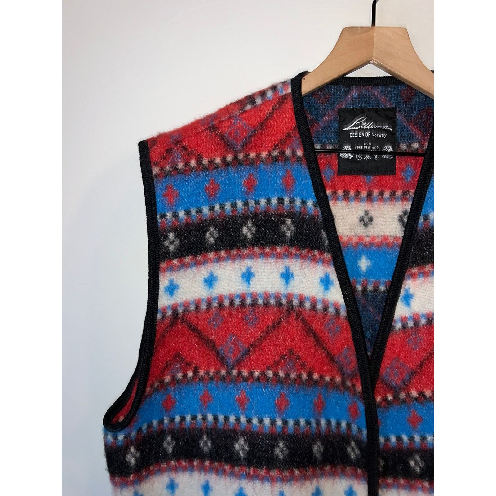 Vintage Vintage Norway Wool Vest Liliumn Design Of Norway XL Size US XL / EU 56 / 4 - 3 Thumbnail