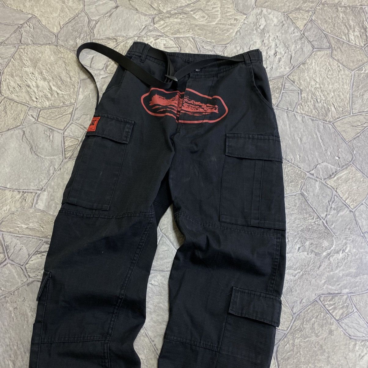 Corteiz corteiz cargo pants red black logo Size US 30 / EU 46 - 2 Thumbnail