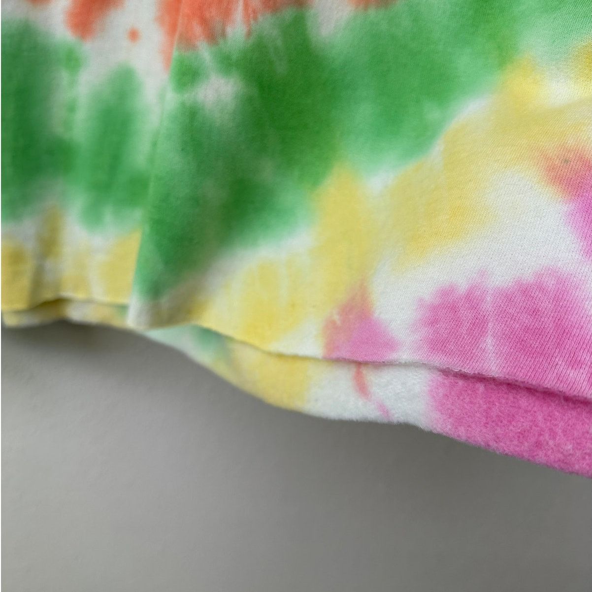 Other John Eshaya JET Pastel Tie-Dye Smiley Sweatshirt (M/L) Size US M / EU 48-50 / 2 - 4 Thumbnail
