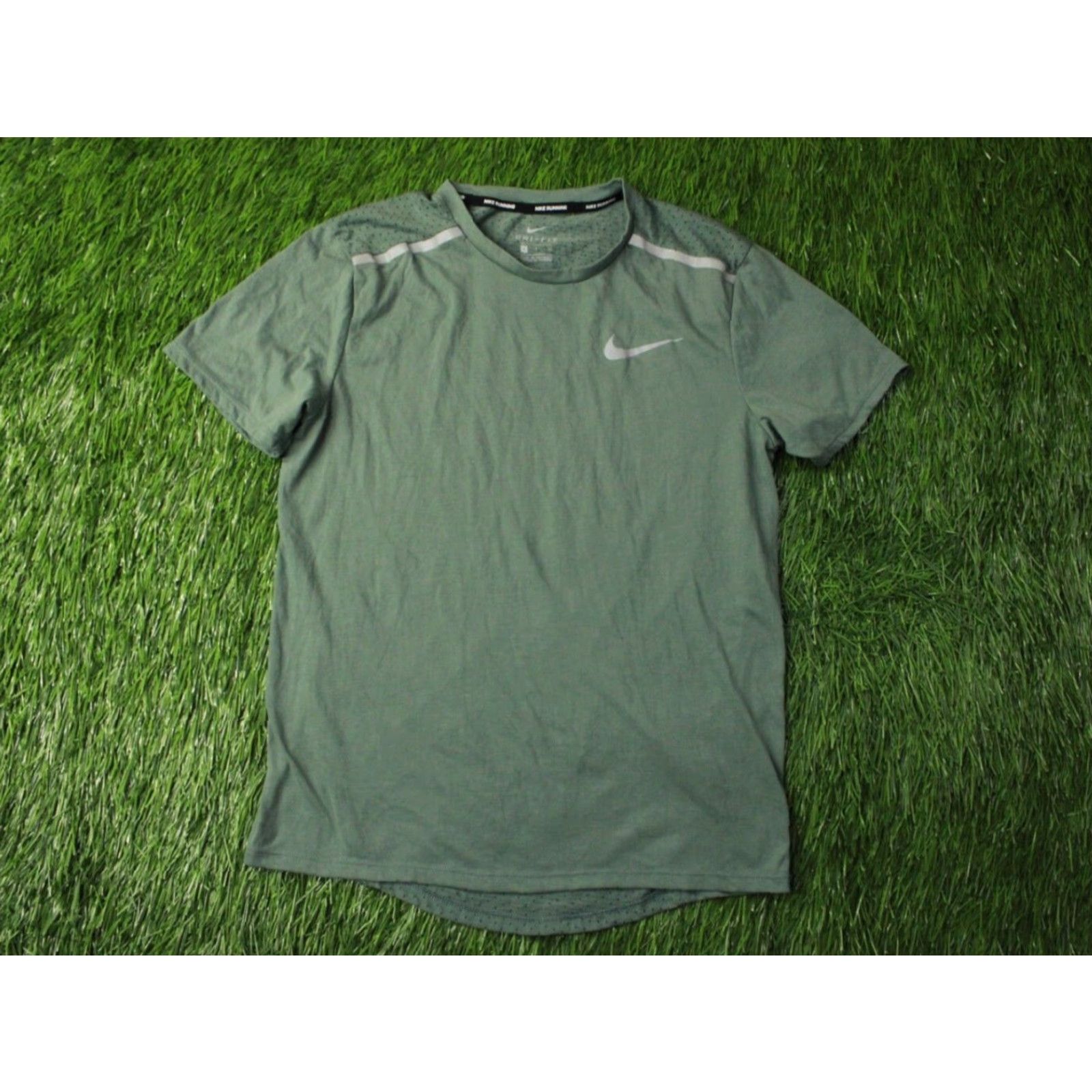 Nike Nike Running Dri-Fit Original 2018 Men Shirt Jersey T-Shirt Size S Green 85% Polyester 15% Cotton Short Sleeve Classic Fit Gaming? Size US S / EU 44-46 / 1 - 2 Thumbnail