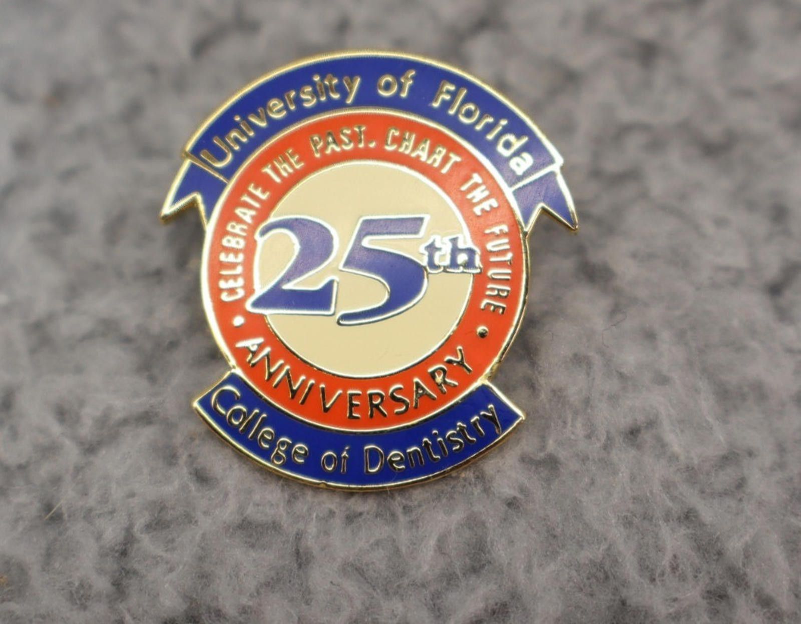Other University Of Florida College of Dentistry Vtg Lapel Pin Size ONE SIZE - 1 Thumbnail