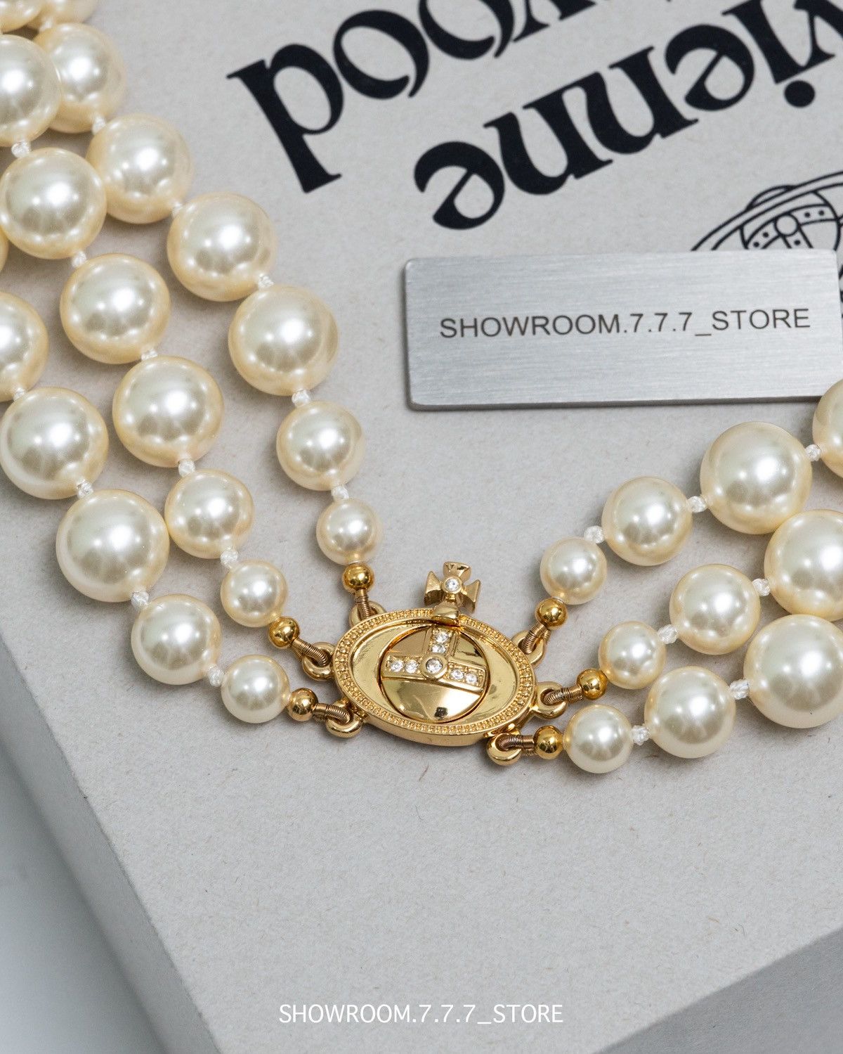 Vivienne Westwood Vivienne Westwood Three-Row Pearl Bas Relief Choker Size ONE SIZE - 8 Thumbnail