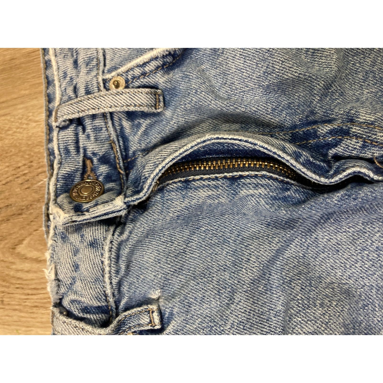 Forever 21 Forever 21 Women's Blue Distressed Denim Cutoff Shorts 27 Size 27" / US 4 / IT 40 - 8 Thumbnail