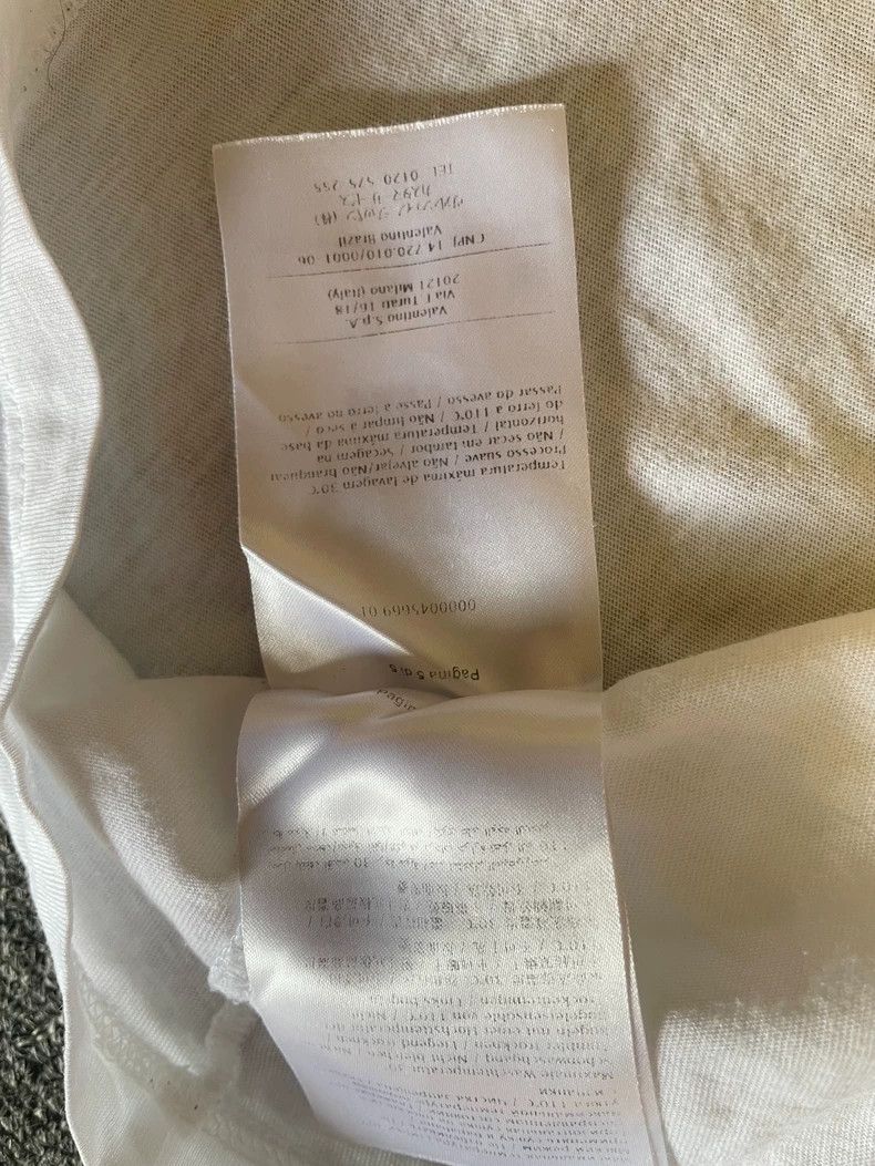 Valentino Valentino white short sleeves 2505-Nextarrow Size US S / EU 44-46 / 1 - 7 Thumbnail