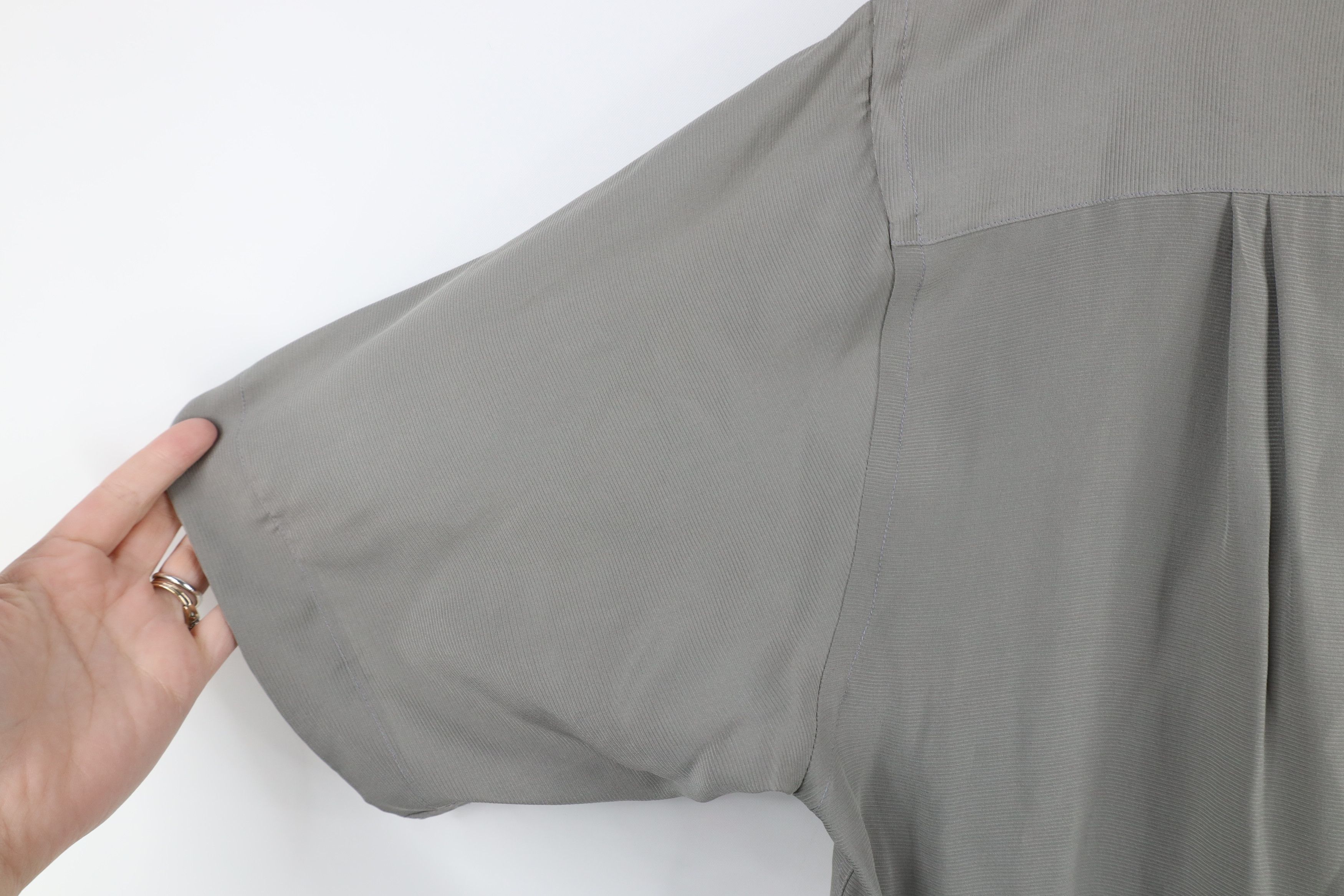Vintage Vintage 90s Streetwear Silk Short Sleeve Button Shirt Gray Size US M / EU 48-50 / 2 - 10 Thumbnail