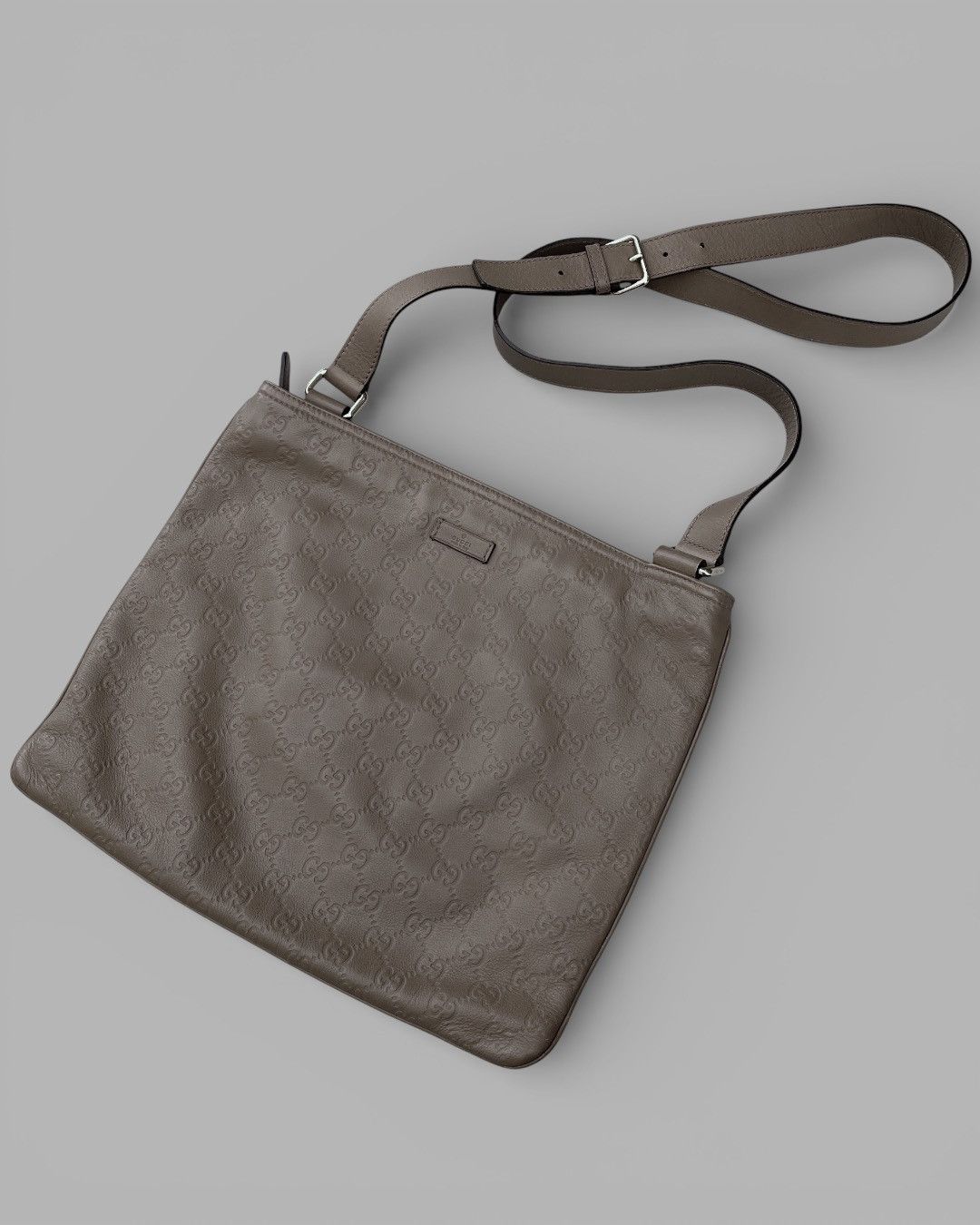 Gucci 🔥 GUCCI GG SUPREME MONOGRAM LEATHER MESSENGER BAG Size ONE SIZE - 4 Thumbnail