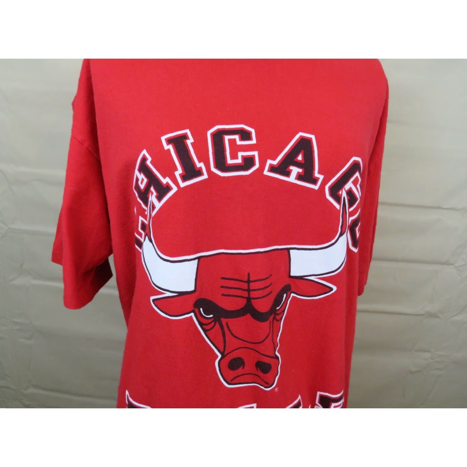Nutmeg VINTAGE Nutmeg Chicago Bulls NBA T-Shirt XL Red Unisex Short Sleeve Graphic Tee Shirt 100% Cotton Mens Womens Boys Girls Size US XL / EU 56 / 4 - 2 Thumbnail