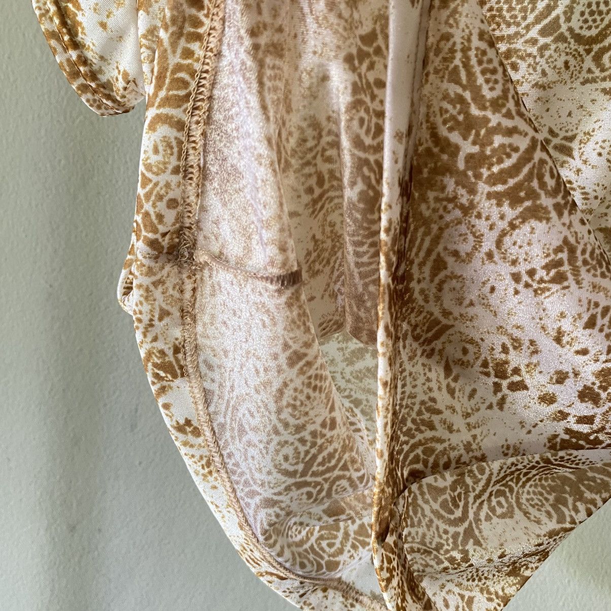 Morgan De Toi MORGAN DE TOI Y2K Beige Lace-Print V-Neck Tee Mesh Size S / US 4 / IT 40 - 13 Thumbnail