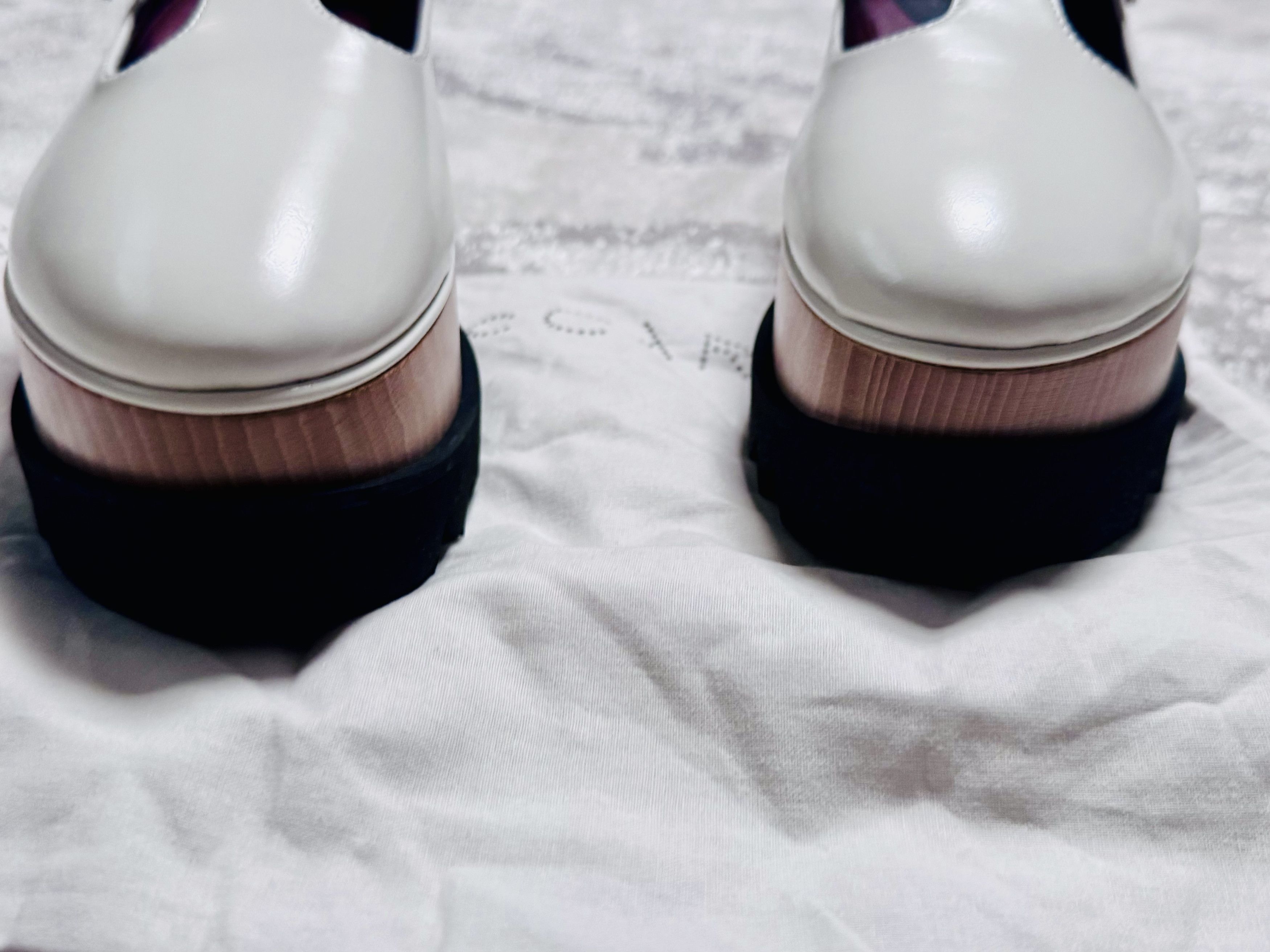 Stella McCartney Stella McCartney White Mary Jane Flats with Gold Buckles Size US 9 / IT 39 - 9 Thumbnail