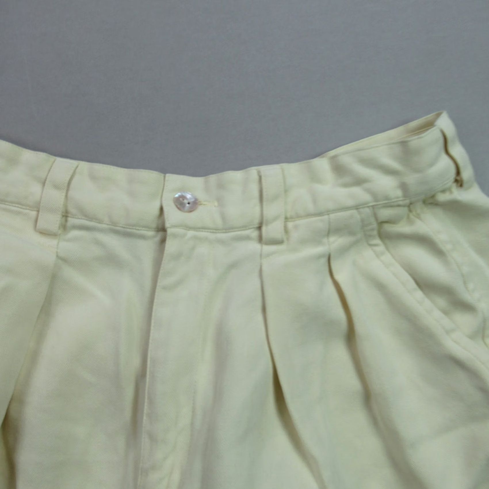 Tommy Bahama Tommy Bahama Shorts Chino 6 Yellow Lightweight Pockets Outdoors Womens Size 28" / US 6 / IT 42 - 2 Thumbnail