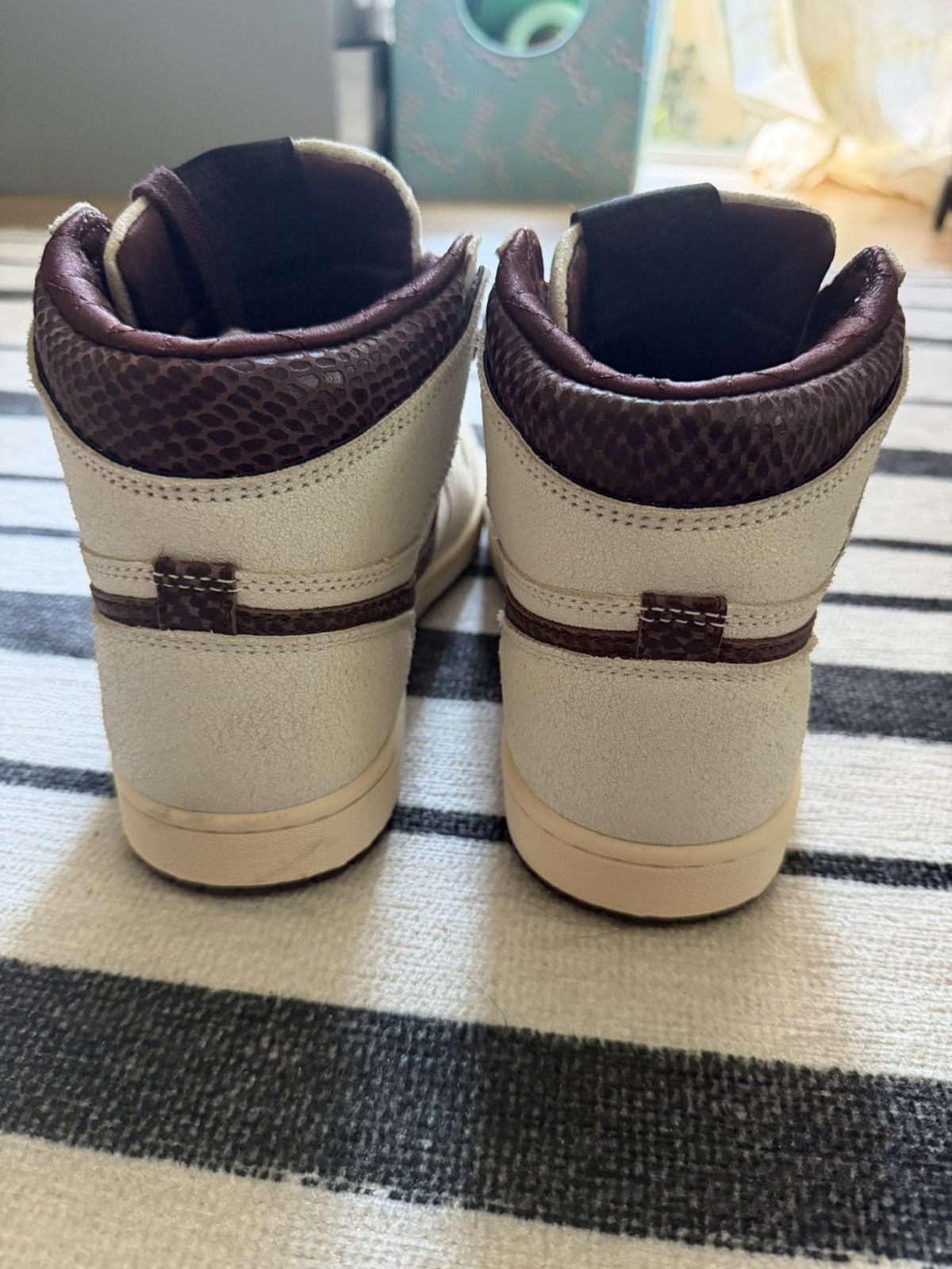 A Ma Maniere × Jordan Brand Jordan 1 Retro High OG ‘A Ma Maniere’ Size US 7 / EU 40 - 4 Thumbnail