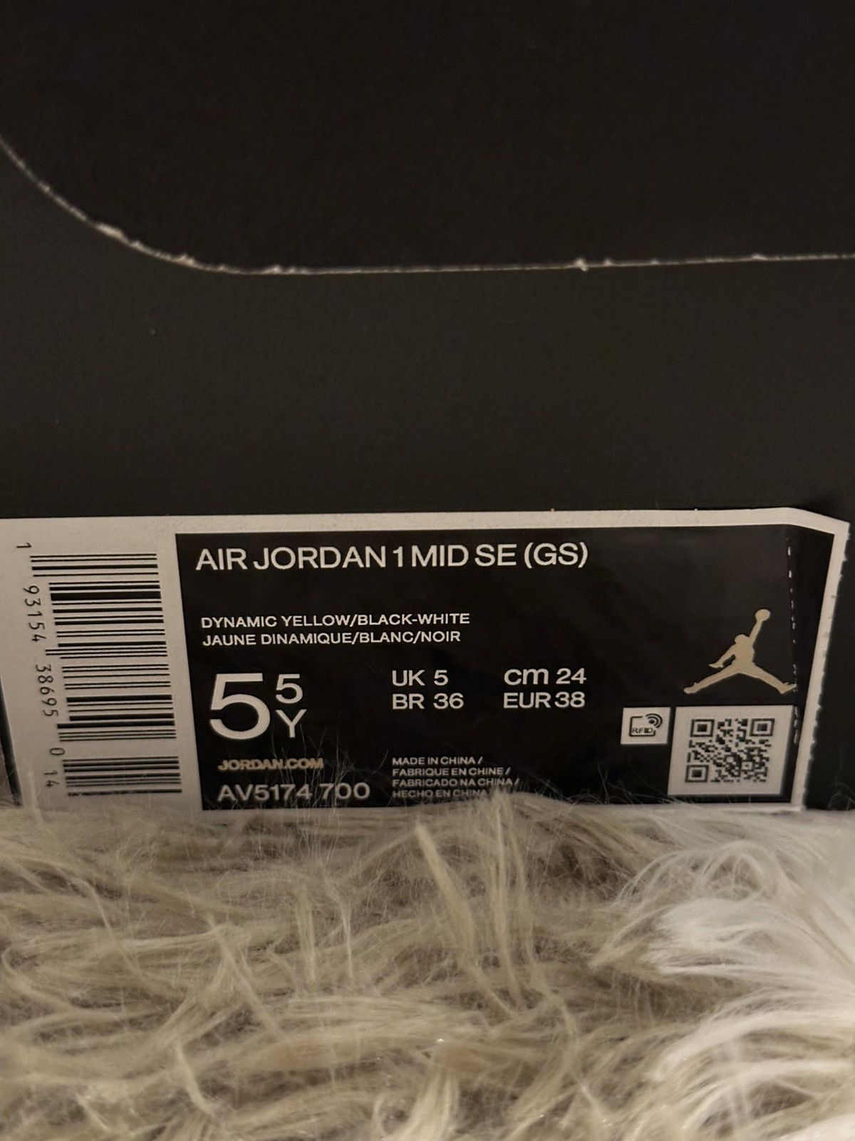 Jordan Brand Jordan 1 mid se 5.5y dynamic yellow floral Size US 5.5 / EU 38 - 7 Thumbnail
