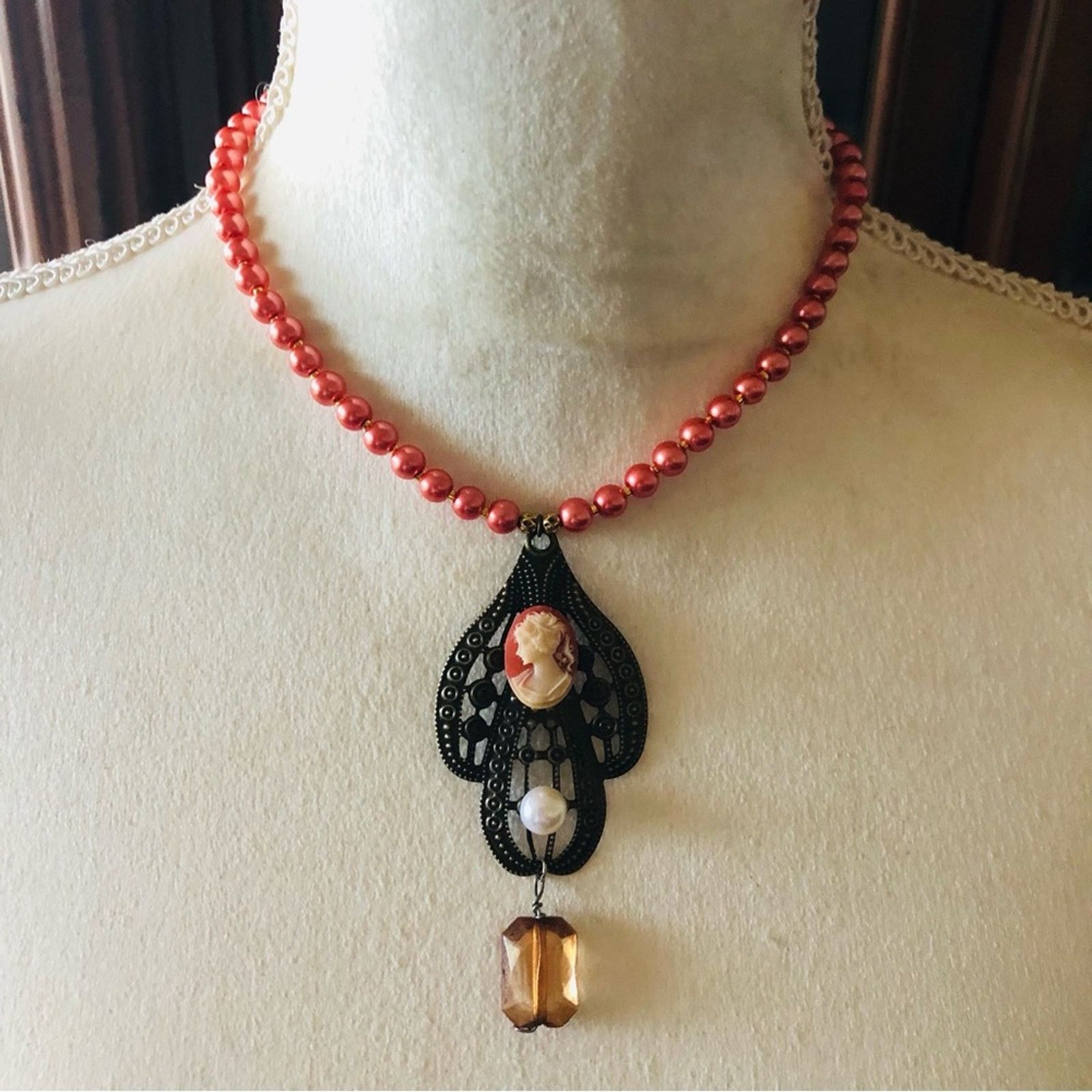Handmade Handcrafted repurpose elegant lady cameo Pearl necklace Size ONE SIZE - 2 Thumbnail