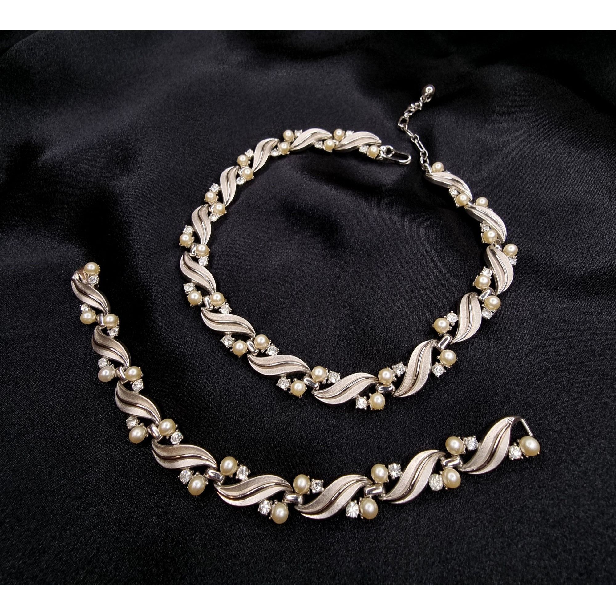 Vintage Rare Find Vintage 1950s TRIFARI Signed Necklace & Bracelet S Size ONE SIZE - 1 Thumbnail