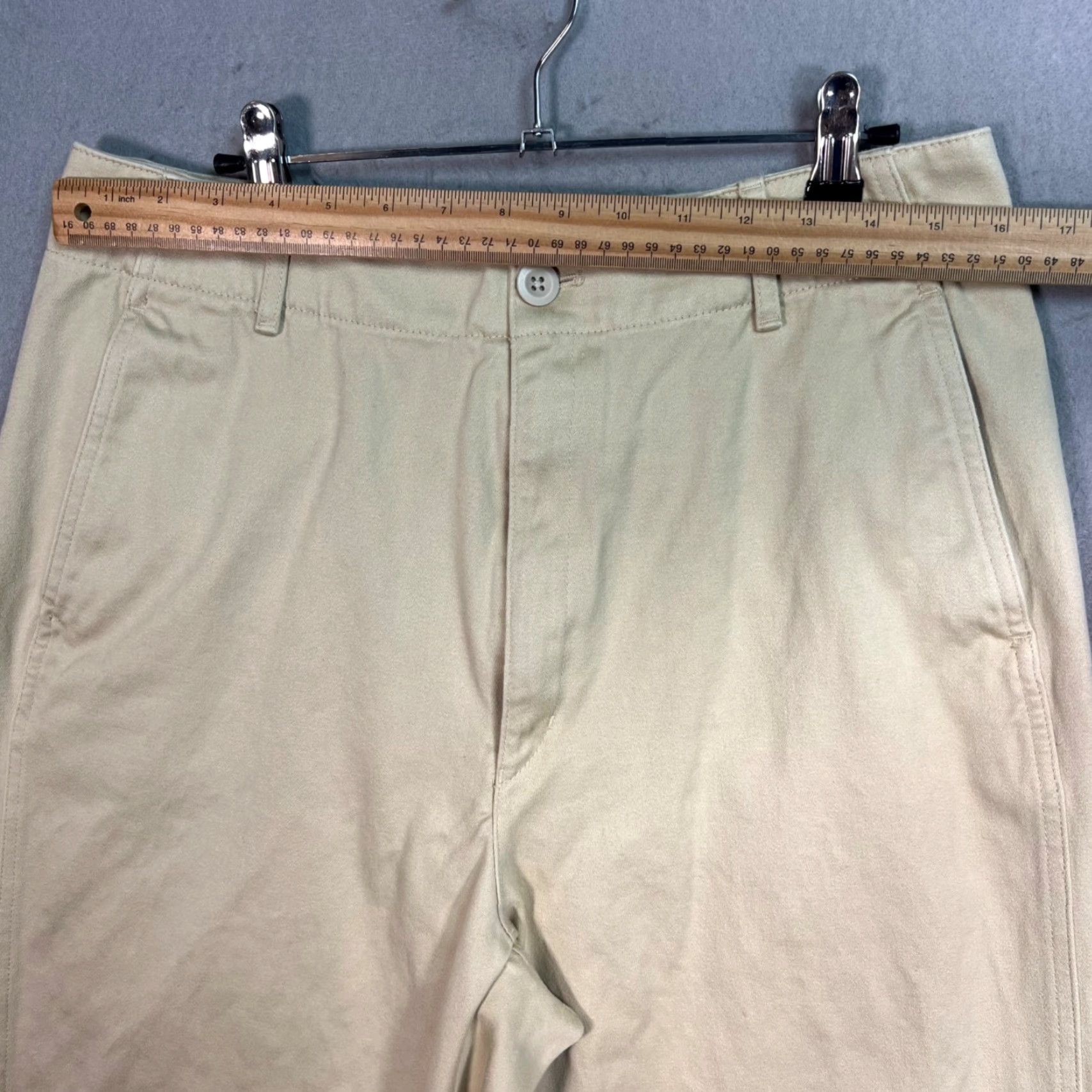 Uniqlo VINTAGE Uniqlo Pants Wide-Leg Chino Womens 12 Beige Adult Womens 12 Cotton Flat Front Mid Rise 30 In Inseam Versatile Casual Mens Department? Size 34" / US 12 / IT 48 - 5 Thumbnail