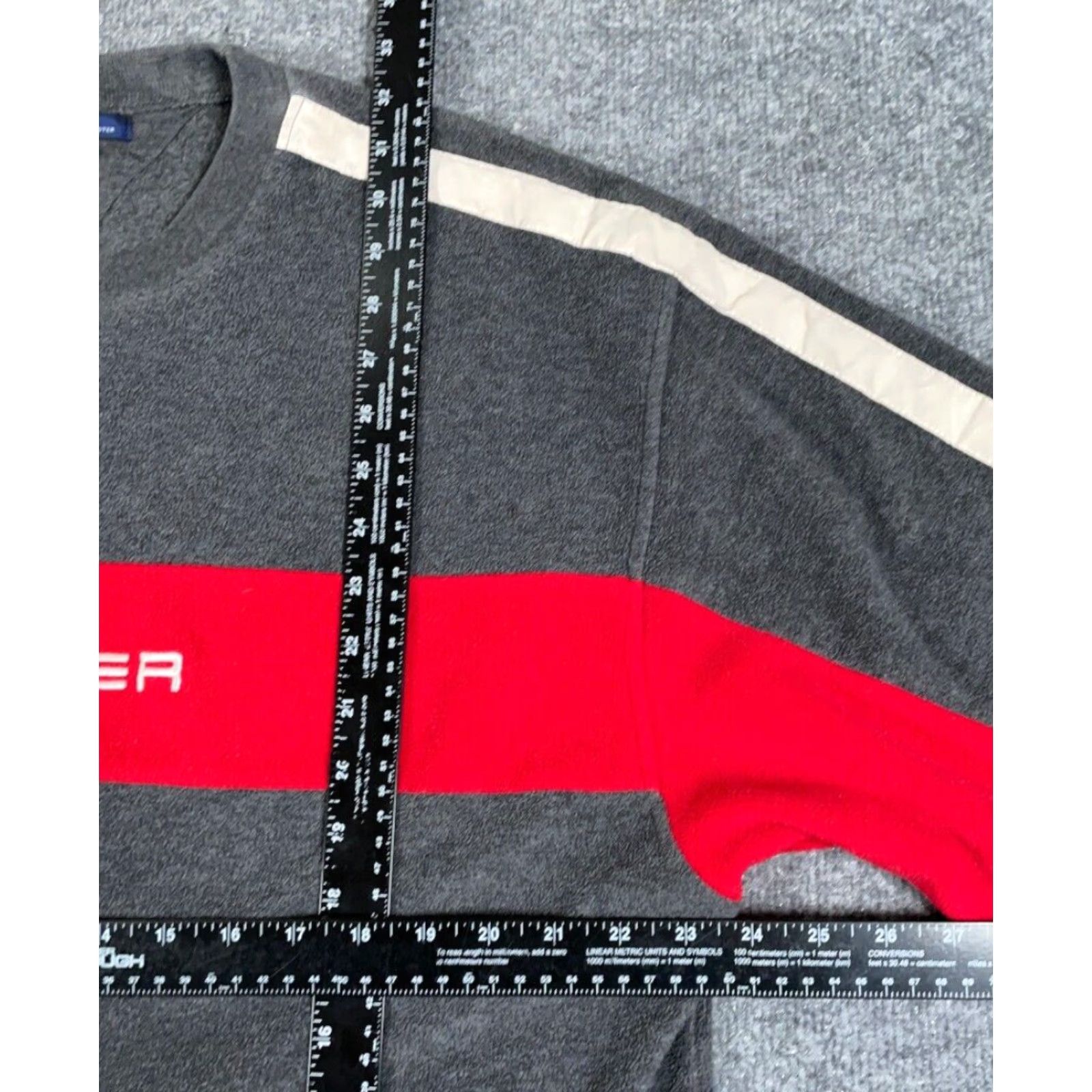 Tommy Hilfiger VINTAGE Tommy Hilfiger Sweatshirt Adult 2XL Gray Red Embroidered Graphic Print 90s Retro Streetwear Mens Size US XXL / EU 58 / 5 - 4 Thumbnail