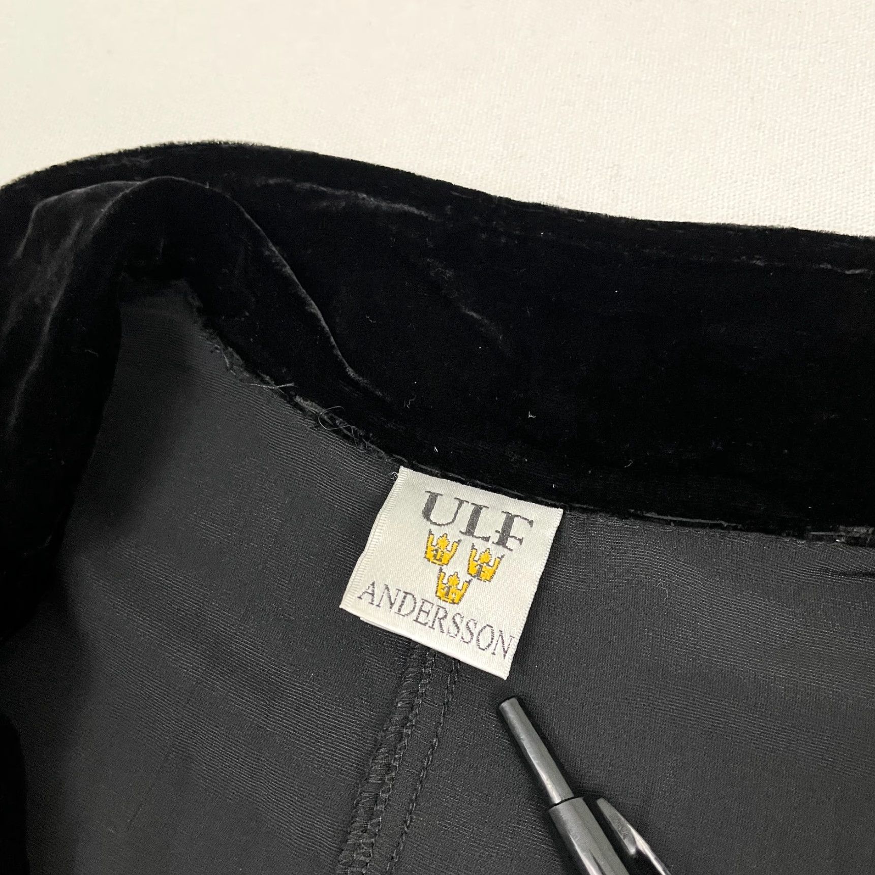 Velvet VINTAGE Ulf Andersson Blouse Womens L Black Velvet Silk Blend Flare Witch Whimsigoth VTG Size L / US 10 / IT 46 - 2 Thumbnail