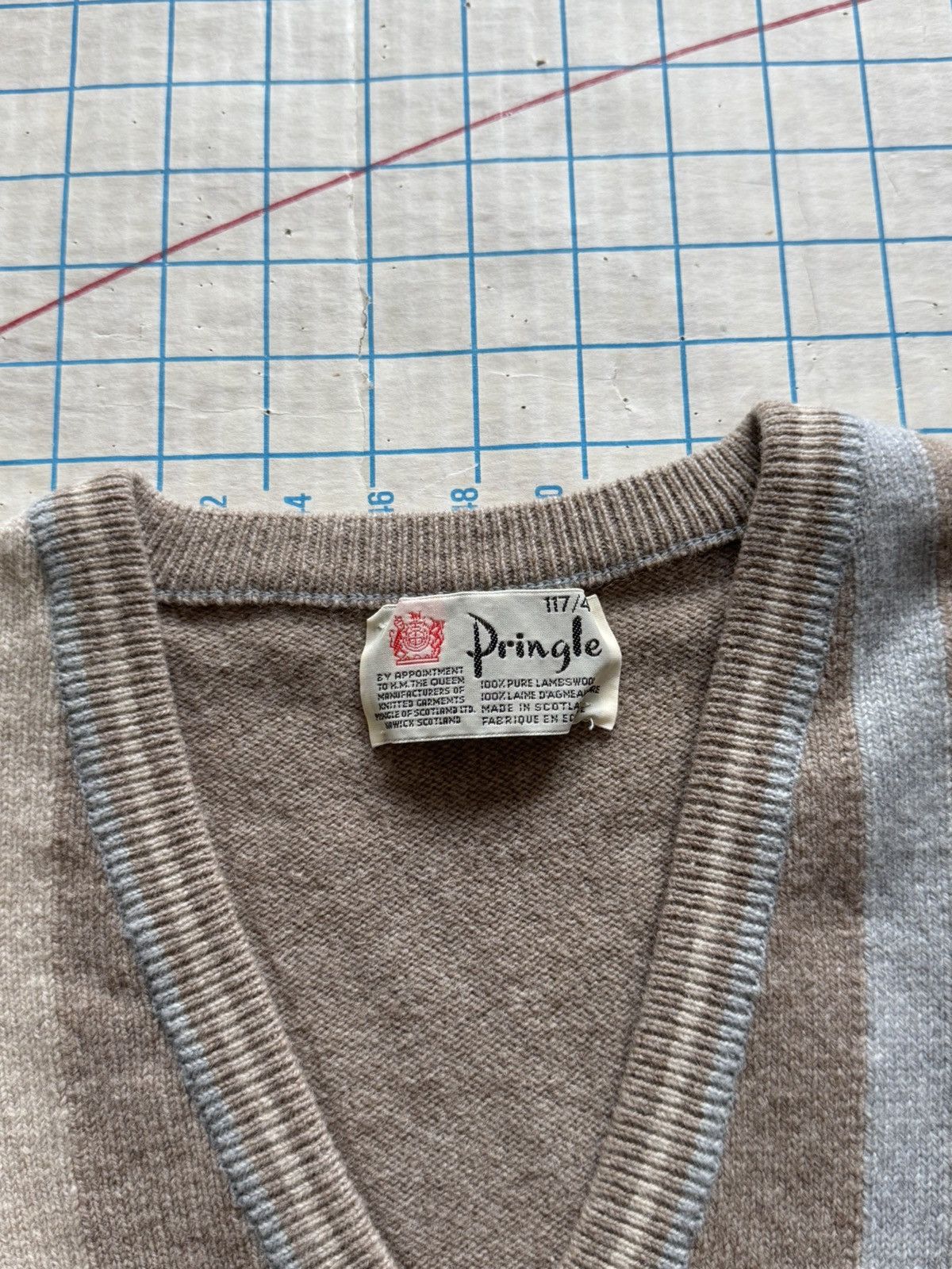 Pringle Of Scotland Vintage Pringle Of Scotland Wool V-Neck Knit Sweater Size 46 Size US L / EU 52-54 / 3 - 6 Thumbnail