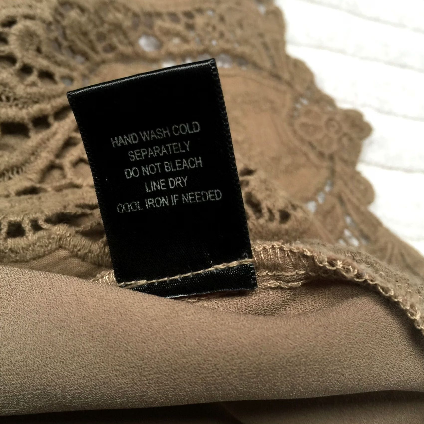 Vintage PLEIONE Blouse Scoop Neck Short Sleeve Lace Detail Hi-Low Taupe Medium Women Size M / US 6-8 / IT 42-44 - 6 Thumbnail
