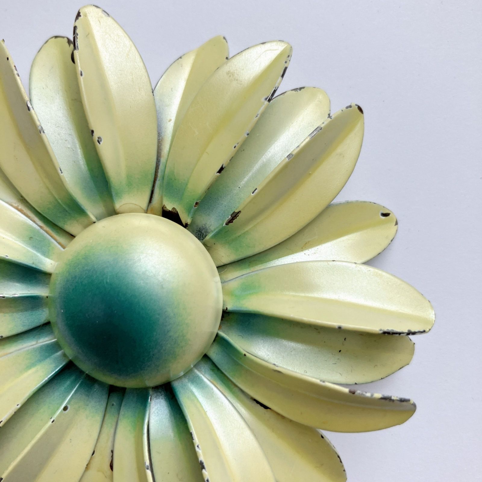Vintage VTG 1960s Mod Cream Yellow Enamel Daisy Flower Power Brooch Size ONE SIZE - 3 Thumbnail