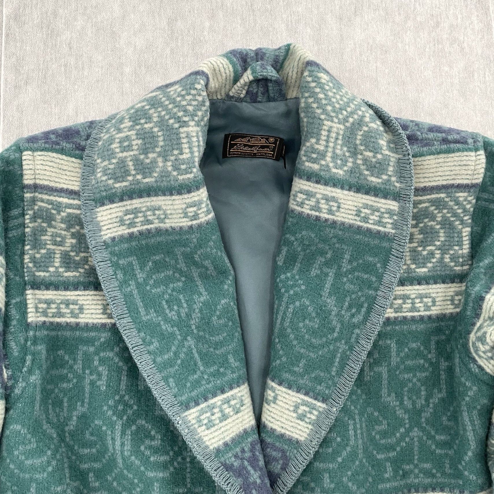 Eddie Bauer VINTAGE Eddie Bauer Coat Wool Blanket Shawl Collar Toggle Geometric Green XS Womens 80s 90s Southwestern Mens Womens? Size XS / US 0-2 / IT 36-38 - 3 Thumbnail