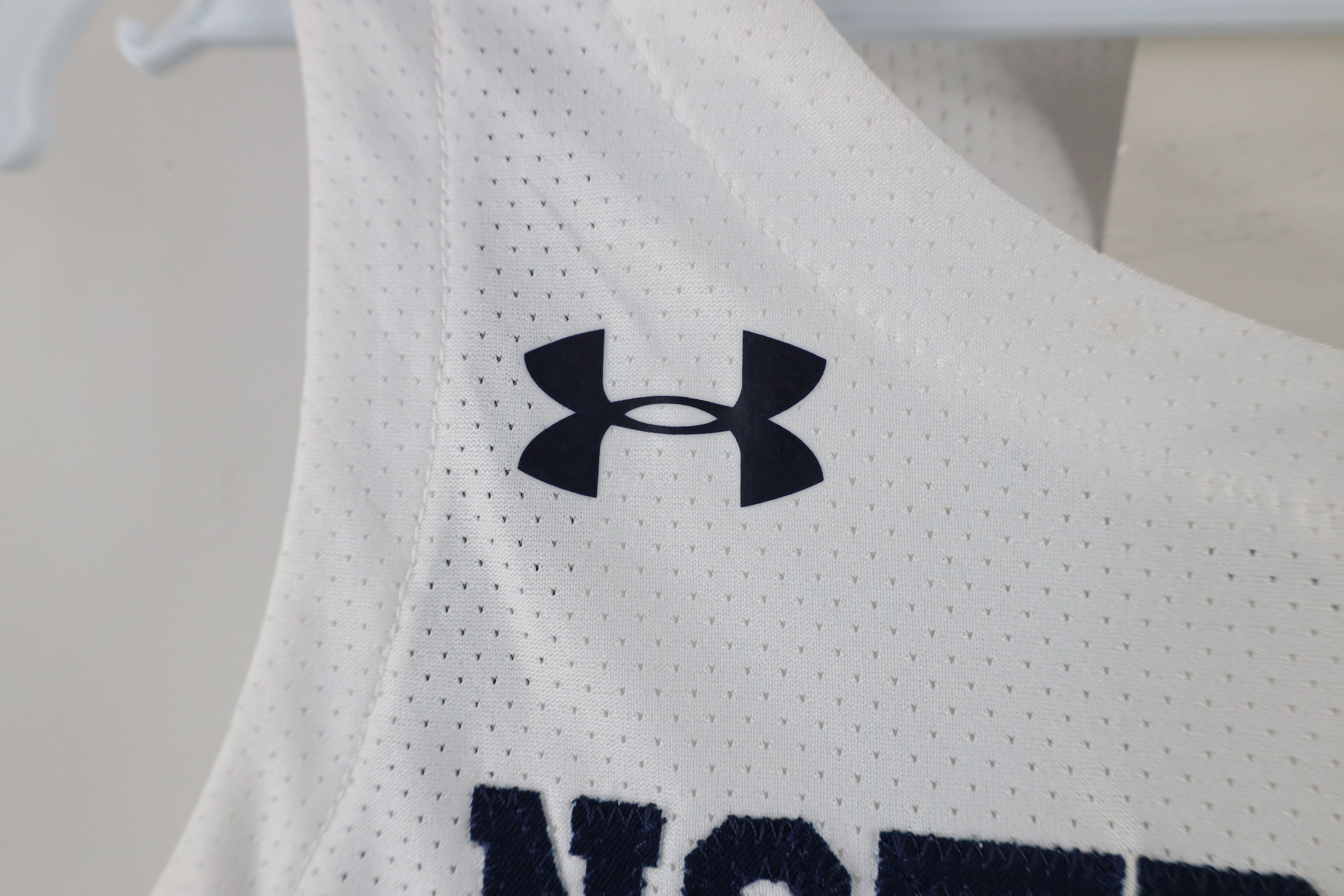 Under Armour × Vintage New Under Armour Dame University Basketball Jersey White Size S / US 4 / IT 40 - 5 Thumbnail