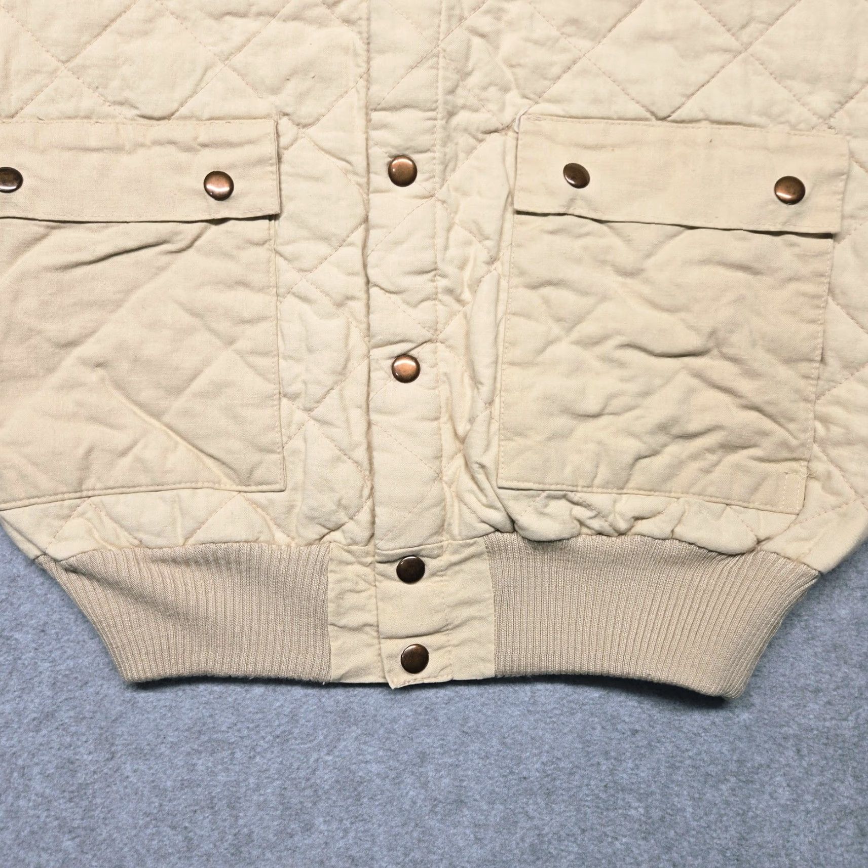Vintage VINTAGE Chess King Beig e Cotton Quilted Vest Mens Large Pockets Snap Zipper Workwear 80s Size US L / EU 52-54 / 3 - 6 Thumbnail