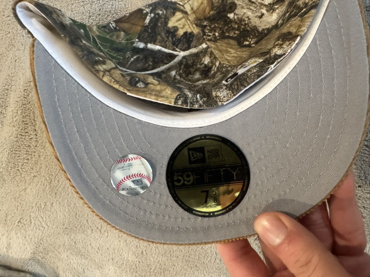 New York Yankees New era Yankee fitted camo/ corduroy size 7 5:8 Size ONE SIZE - 3 Thumbnail
