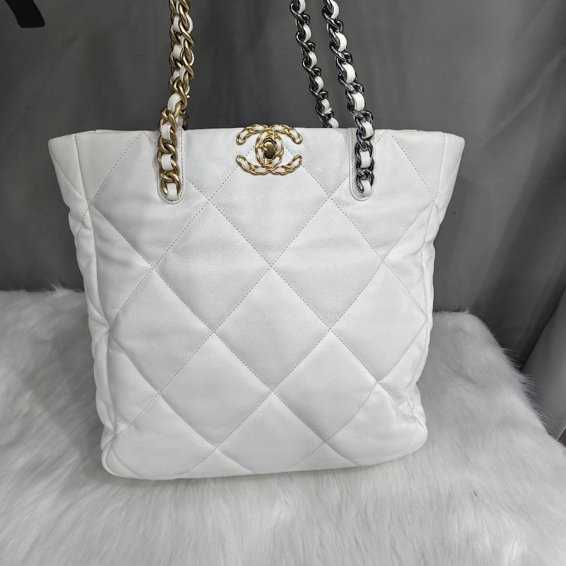 Chanel Pre-loved Bag Very good condition Size ONE SIZE - 1 Thumbnail