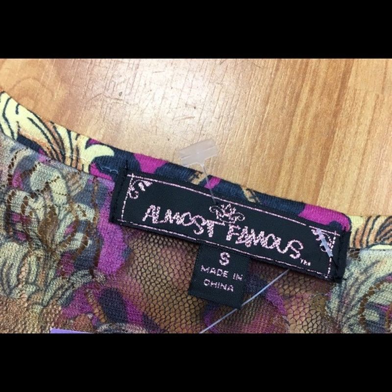 Almost Famous Almost Famous Magenta Gold Baroque Floral Print Lace Top S Size S / US 4 / IT 40 - 2 Thumbnail