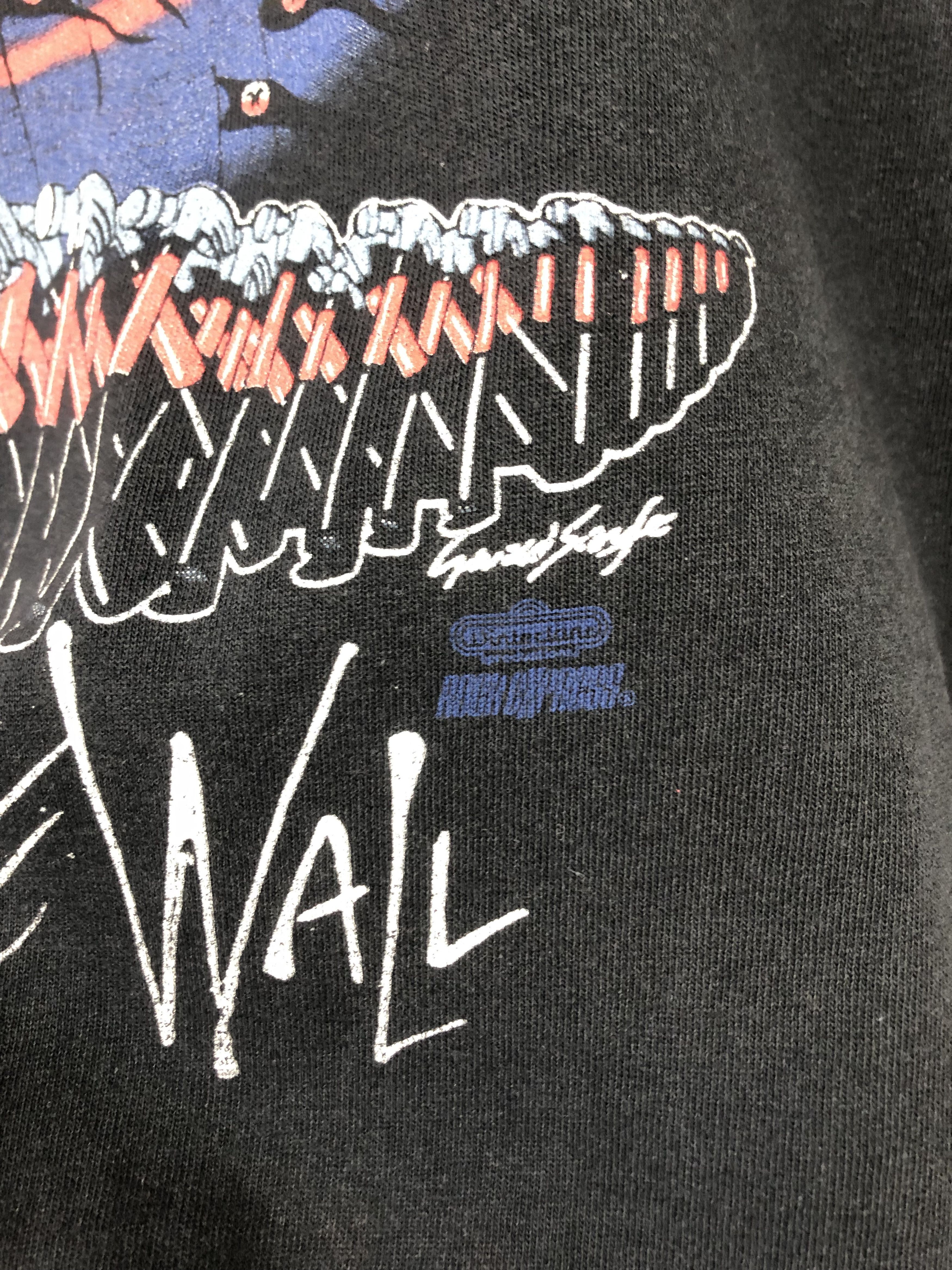 Vintage Vintage 80's Pink Floyd The Wall Marching Hammers Tee Shirt Size US XL / EU 56 / 4 - 4 Thumbnail
