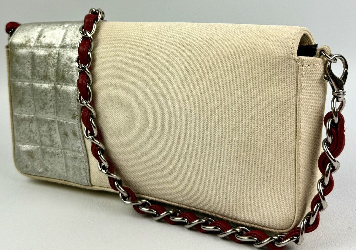 Chanel Chanel - 2002 - CC - No.5 - East - West - Chain Flap Size ONE SIZE - 12 Thumbnail