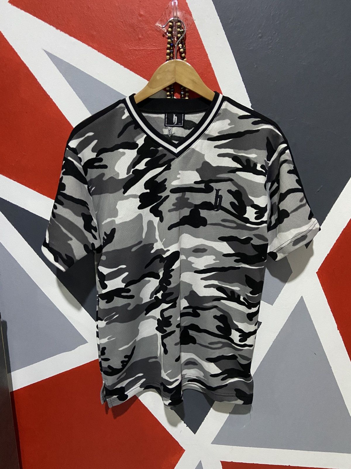 Japanese Brand DJ Honda V Neck Camo Tee Size US M / EU 48-50 / 2 - 1 Thumbnail