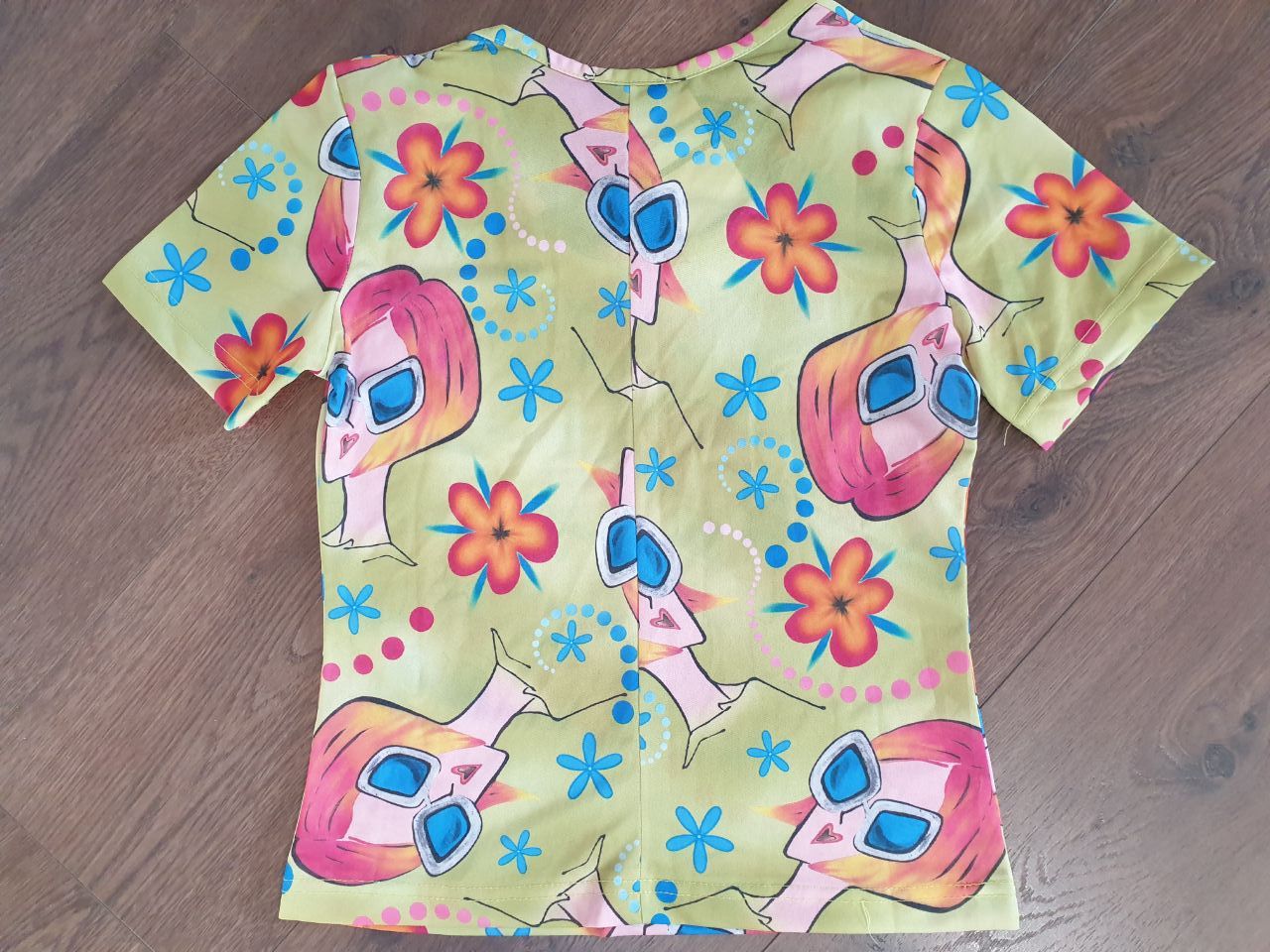 Japanese Brand 🕶️ vibrant, retro-style tshirt colorful print sz S Size S / US 4 / IT 40 - 2 Thumbnail