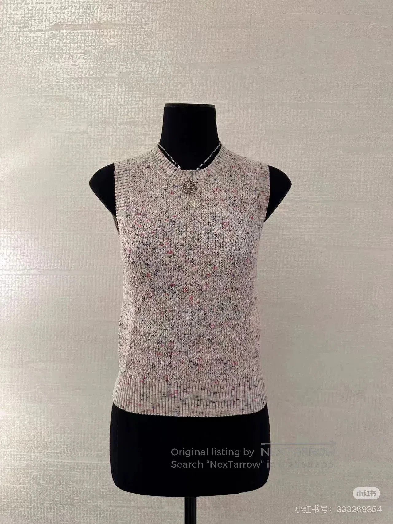 Chanel Chanel 25A Knit Tank Top in Oatmeal. Size US S / EU 44-46 / 1 - 6 Thumbnail