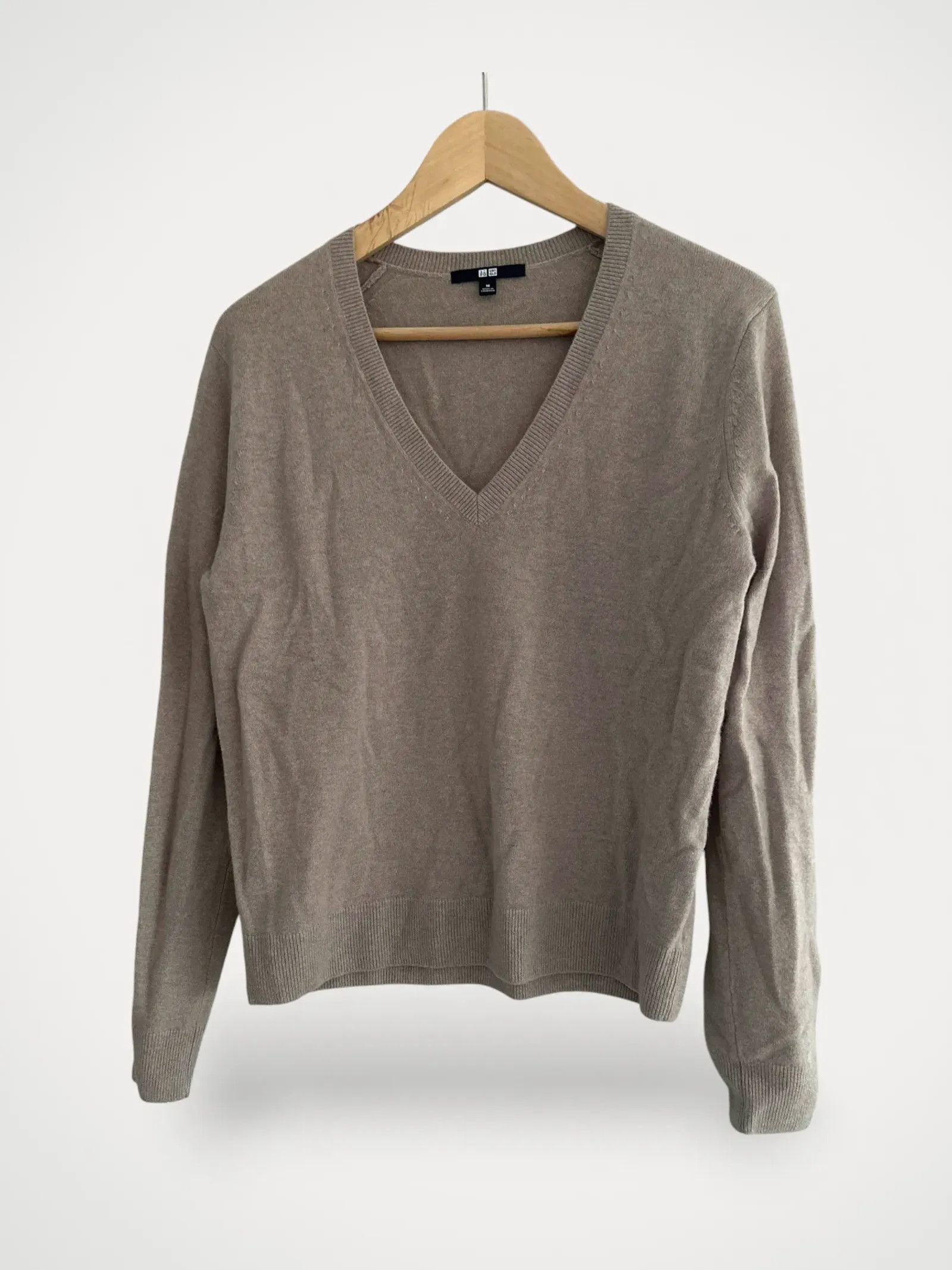 Uniqlo Uniqlo Sweater Size M / US 6-8 / IT 42-44 - 1 Thumbnail